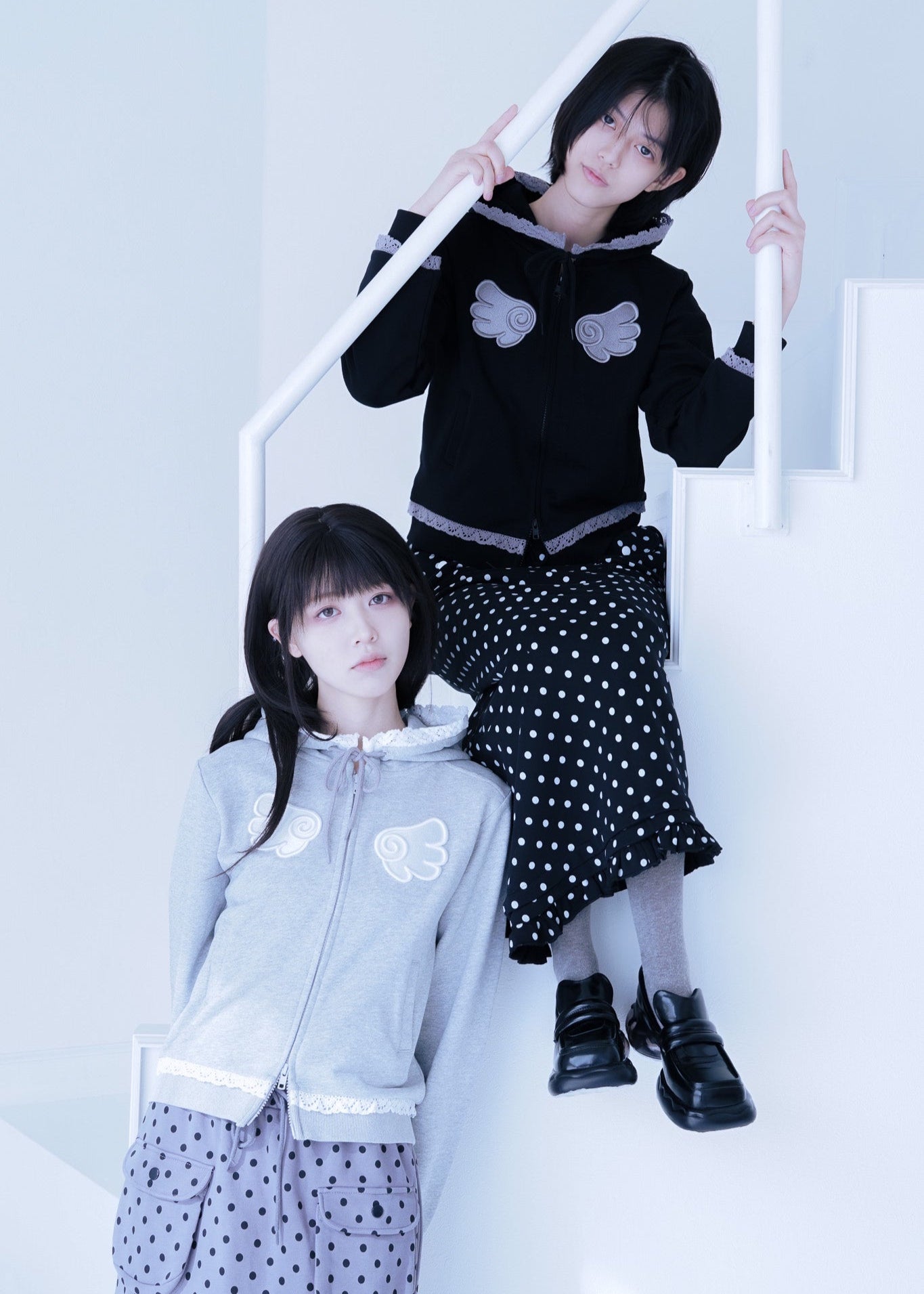 【再入荷】wings lace zip hoodie