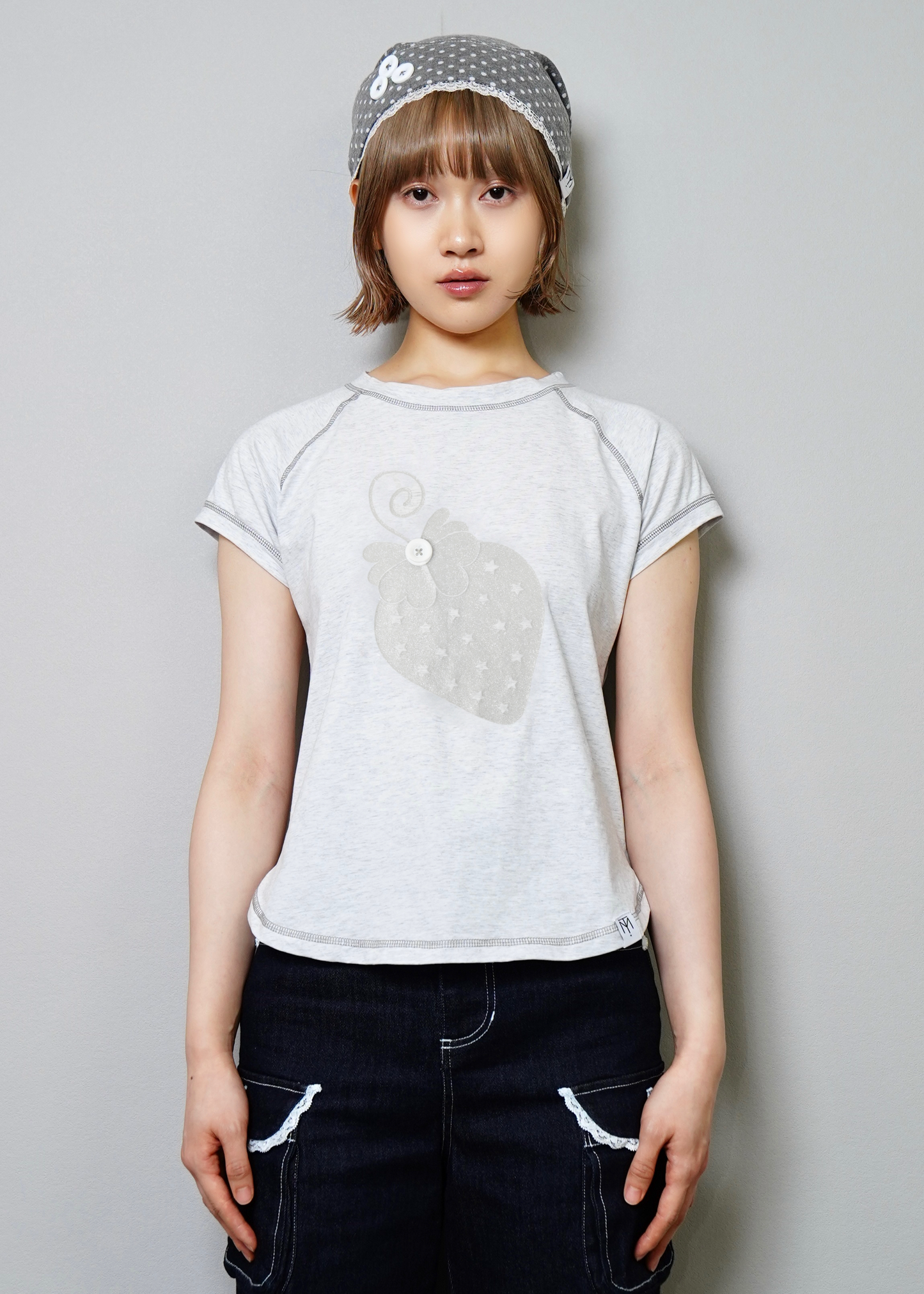 shining strawberry tee
