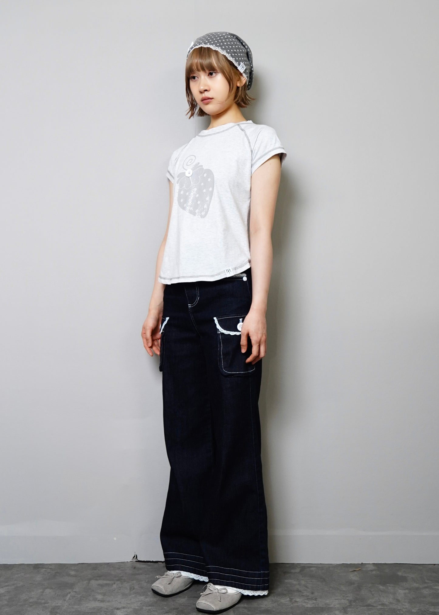 shining strawberry tee