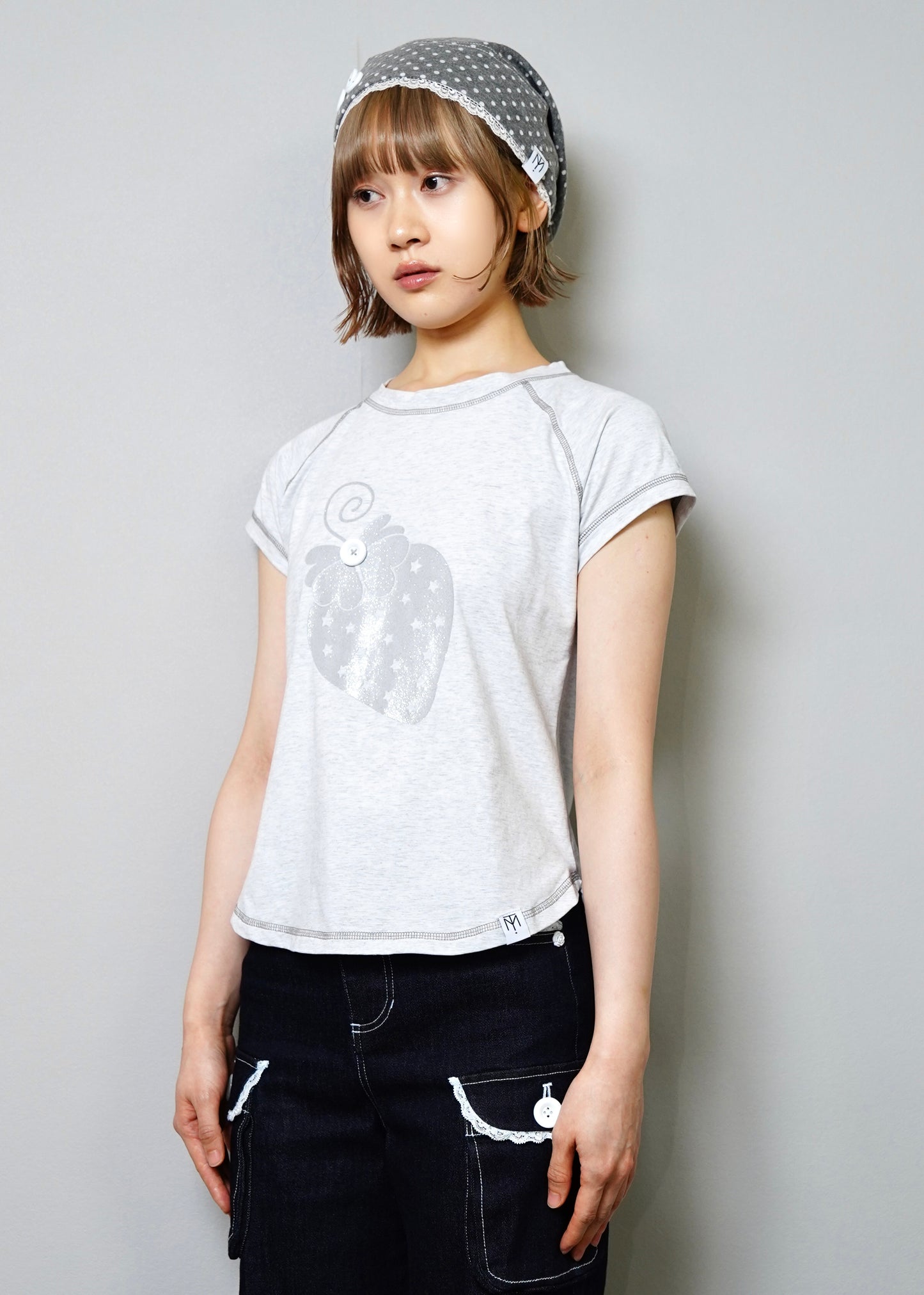 shining strawberry tee