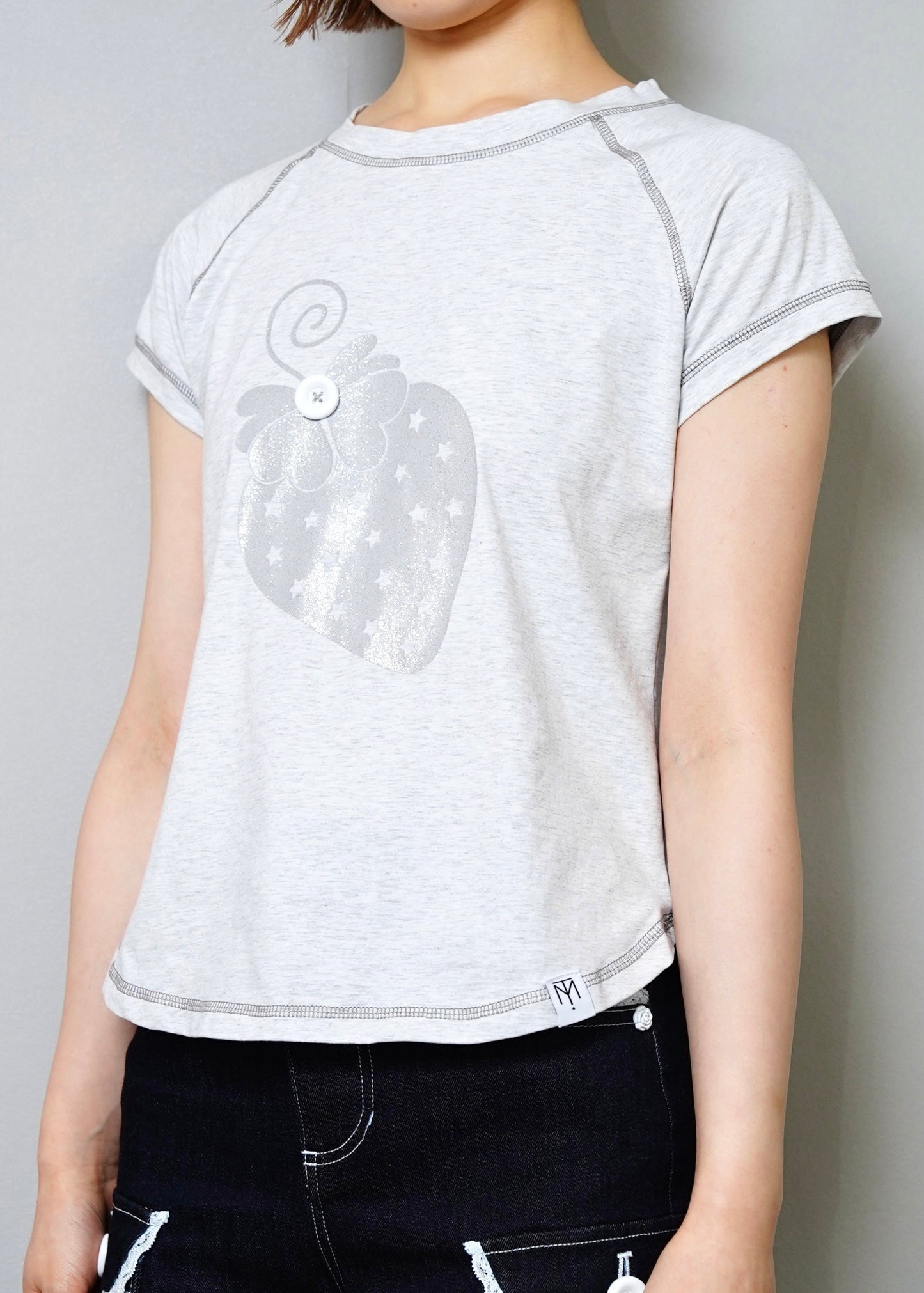 shining strawberry tee