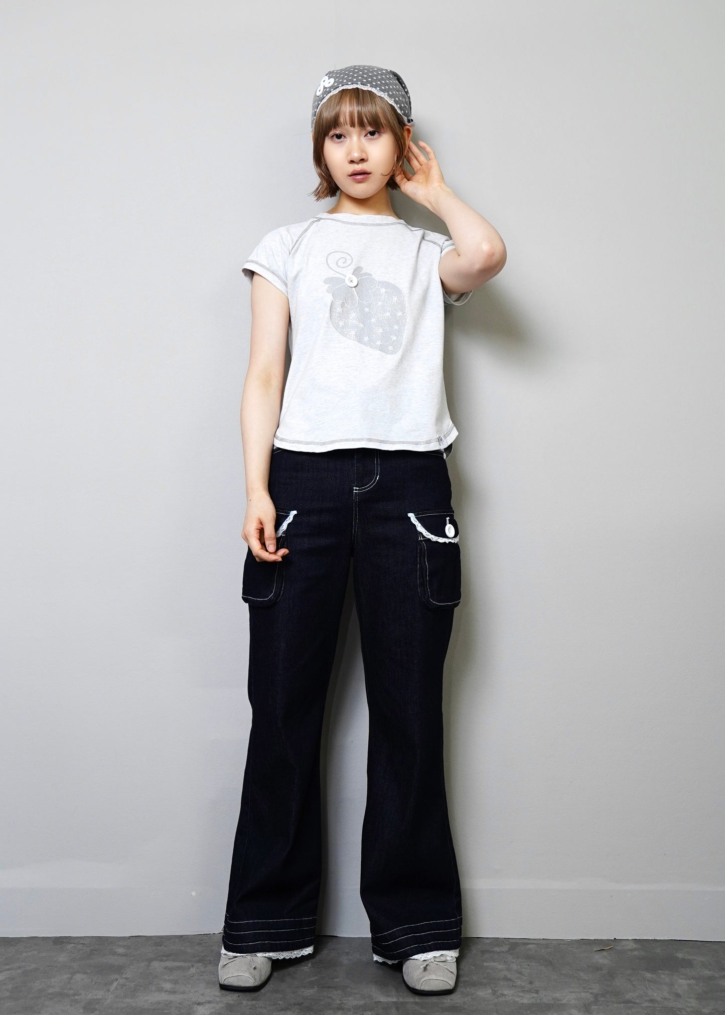 shining strawberry tee