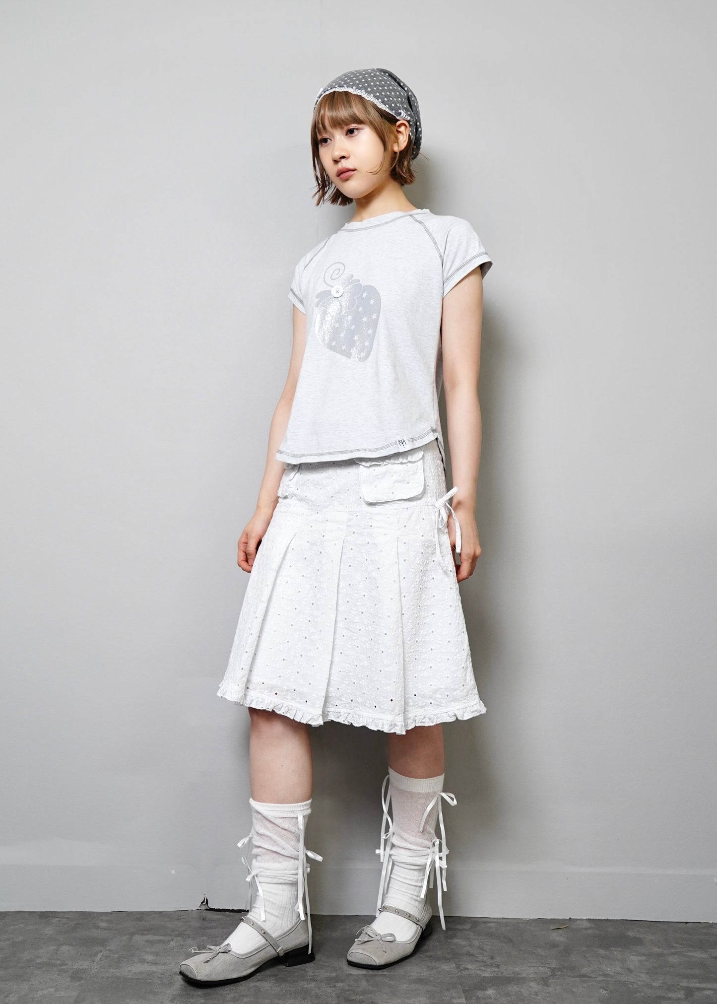 shining strawberry tee