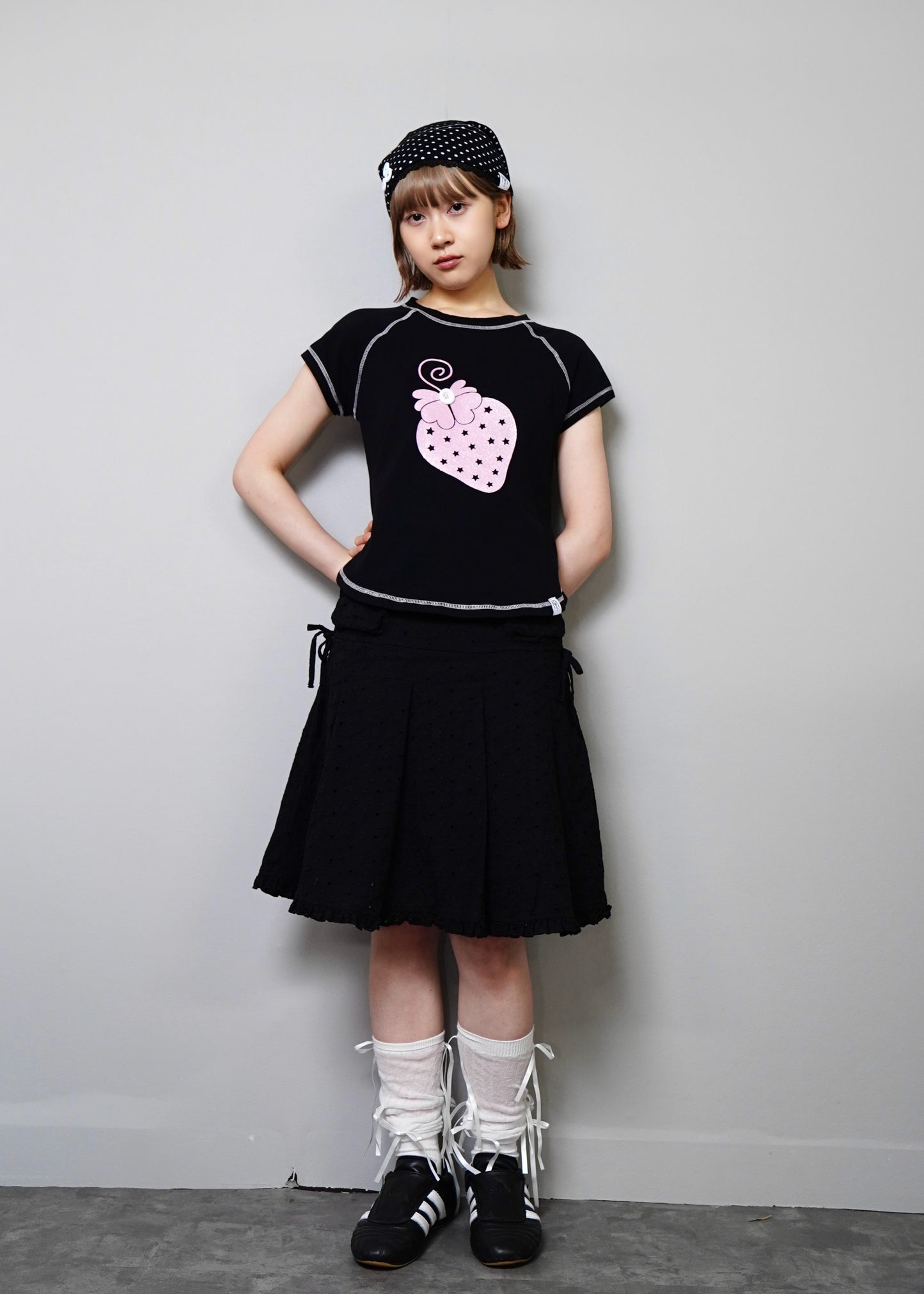 shining strawberry tee