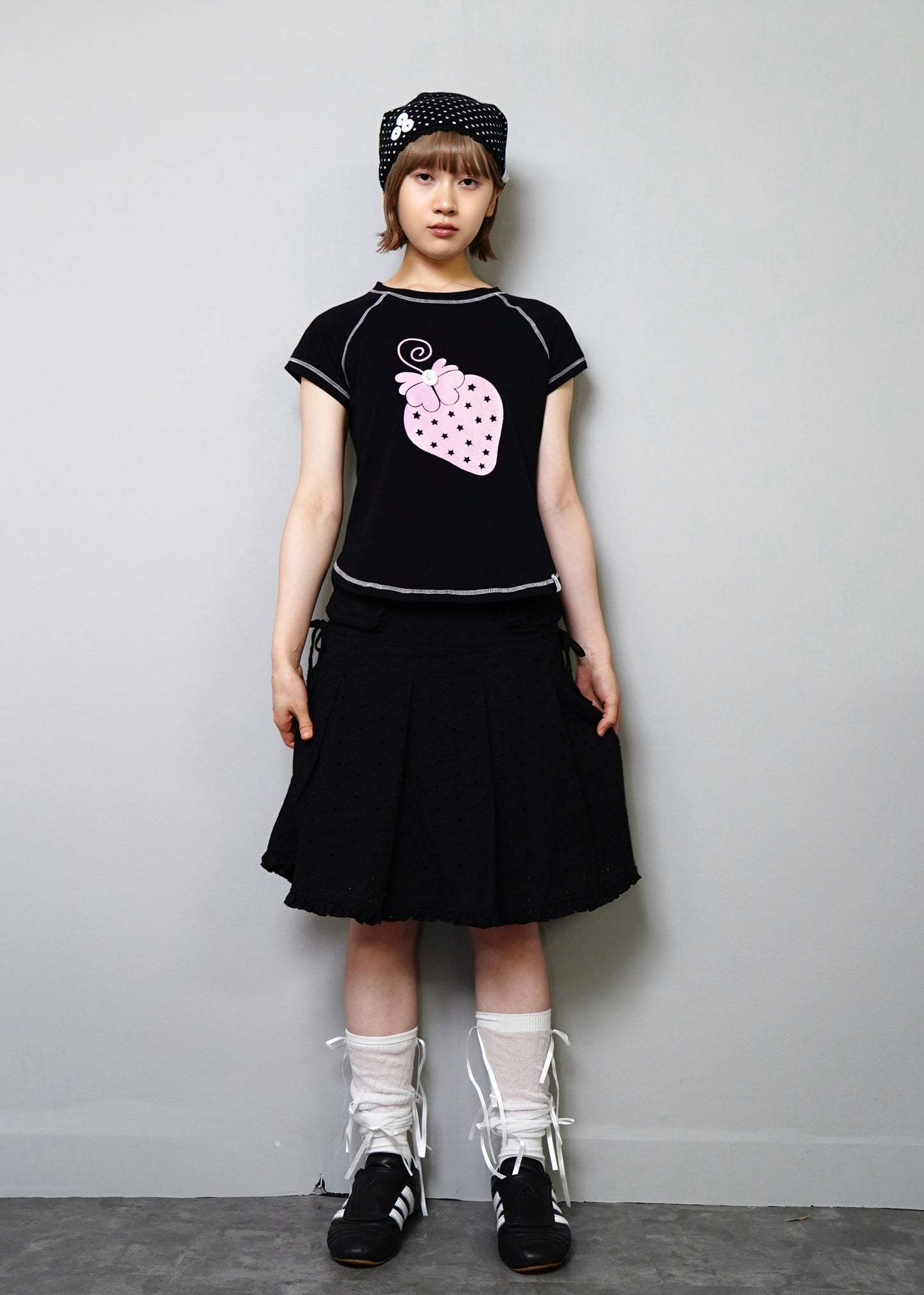 shining strawberry tee