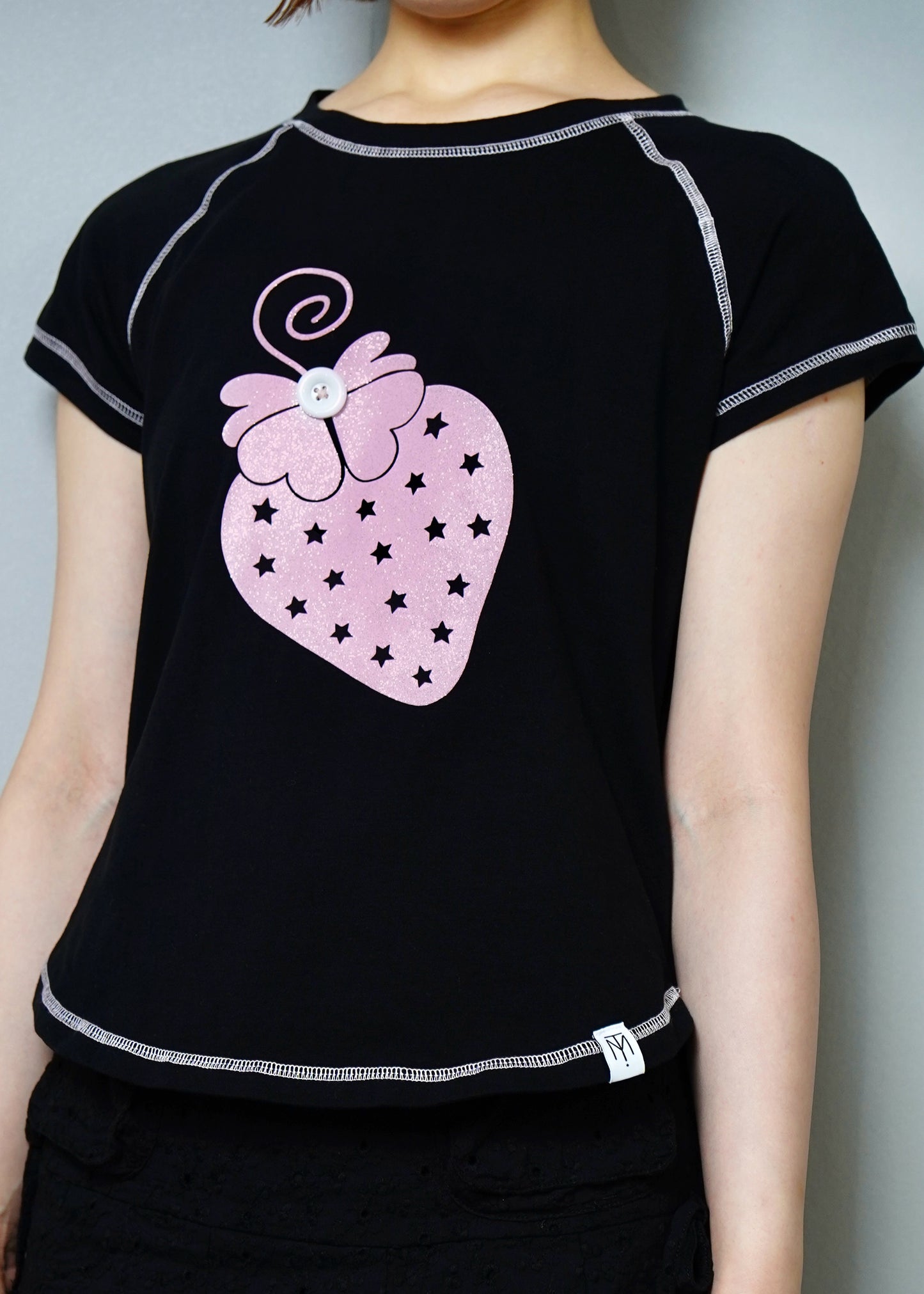 shining strawberry tee