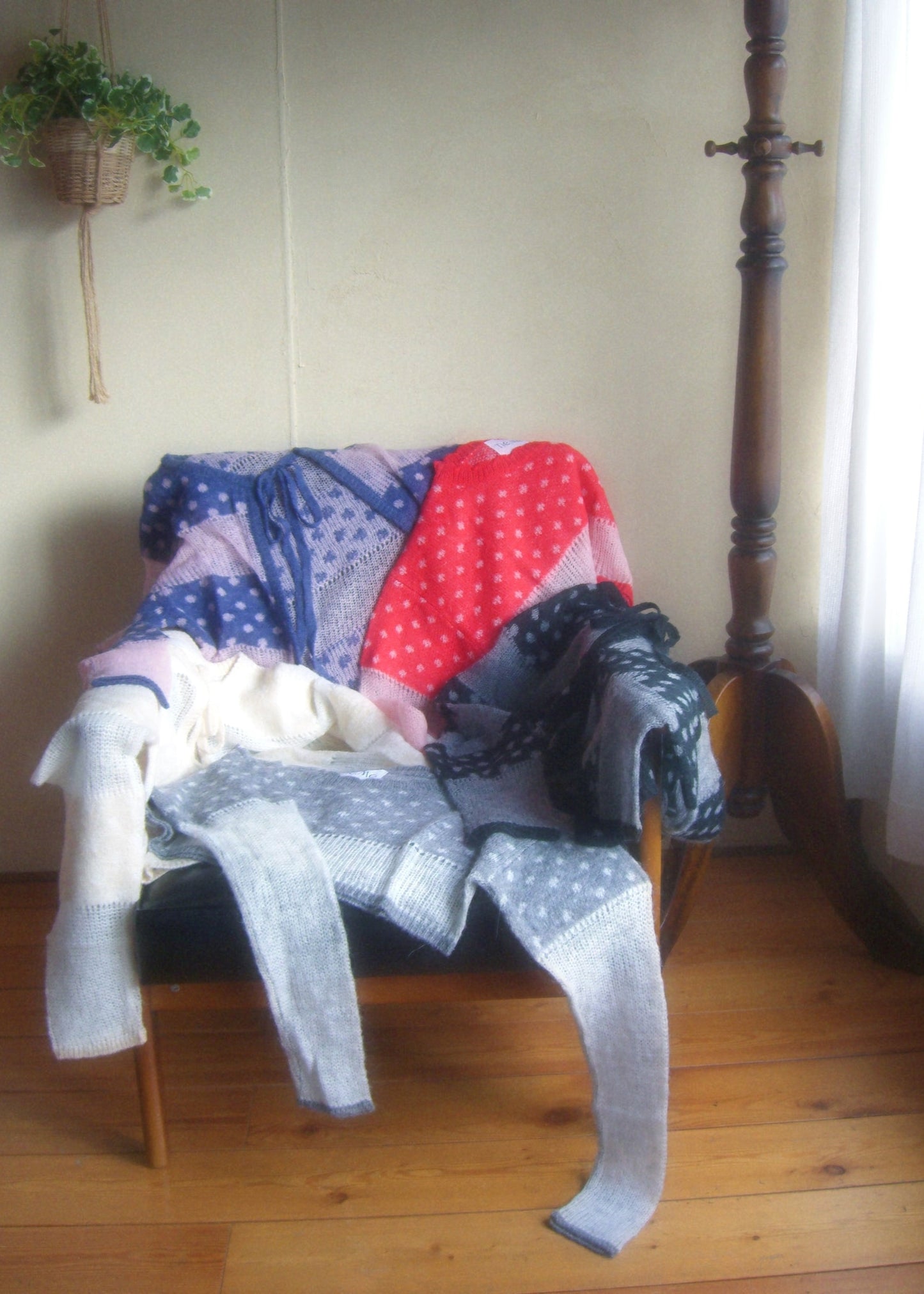 color dot short knit