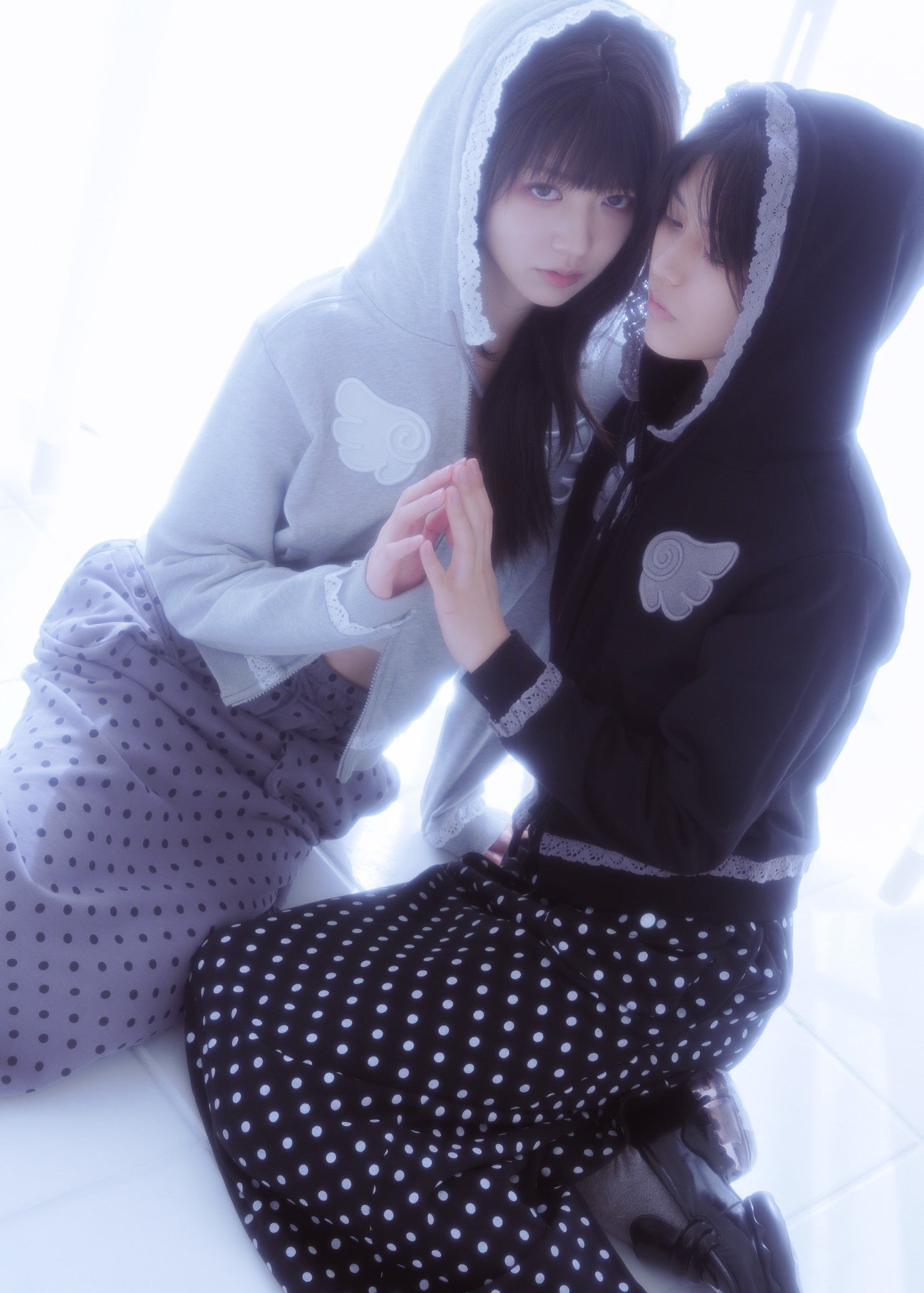 【再入荷】wings lace zip hoodie