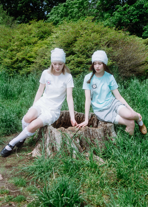ribbon rosetta button tee
