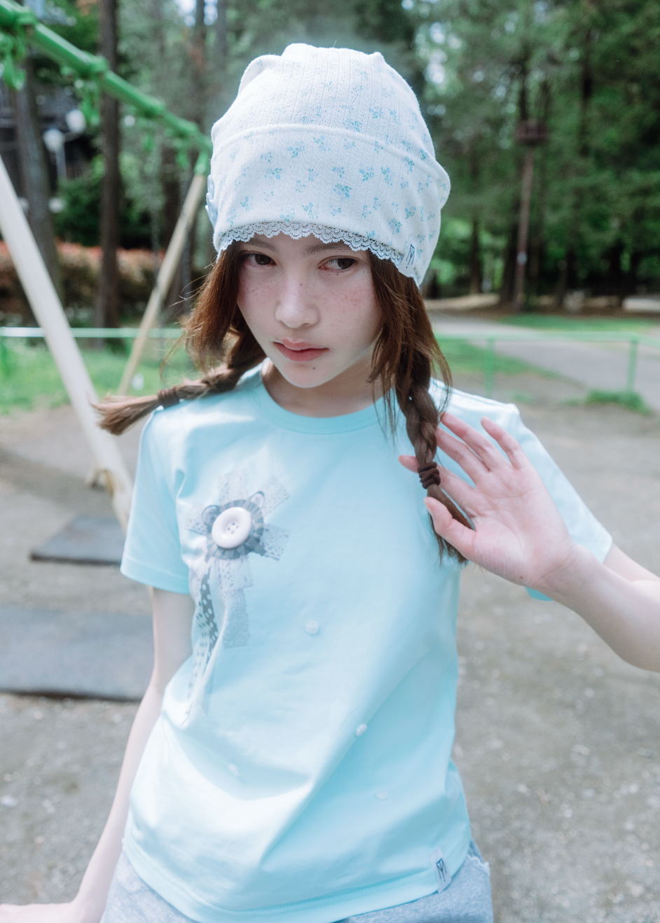 ribbon rosetta button tee
