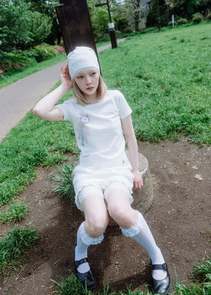 ribbon rosetta button tee