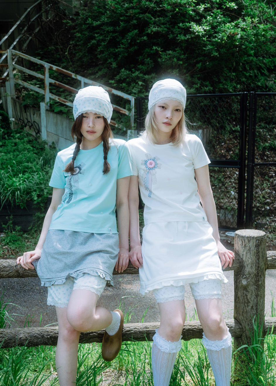 ribbon rosetta button tee