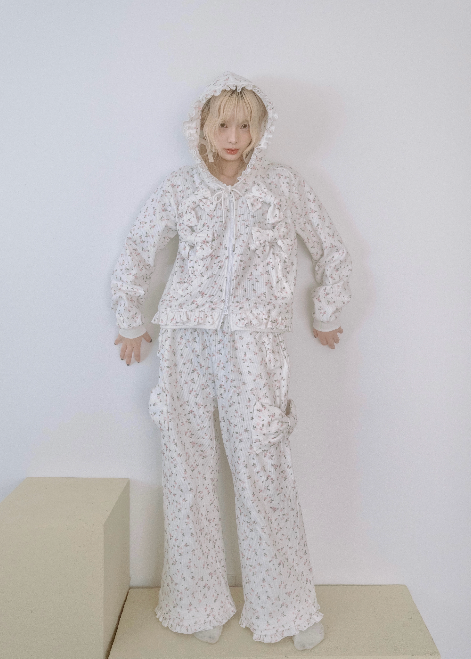 flower waffle ribbonful zip hoodie