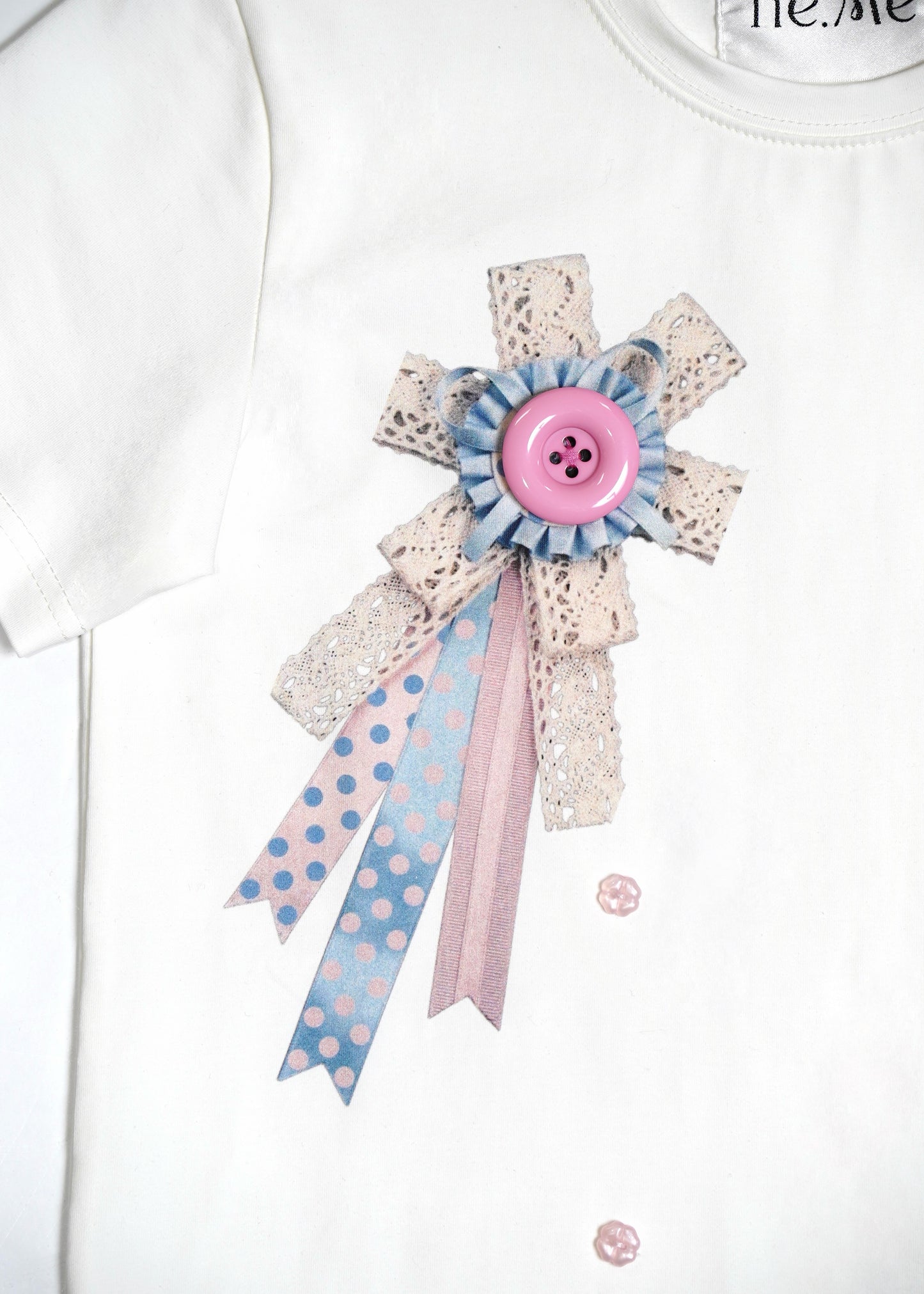 ribbon rosetta button tee