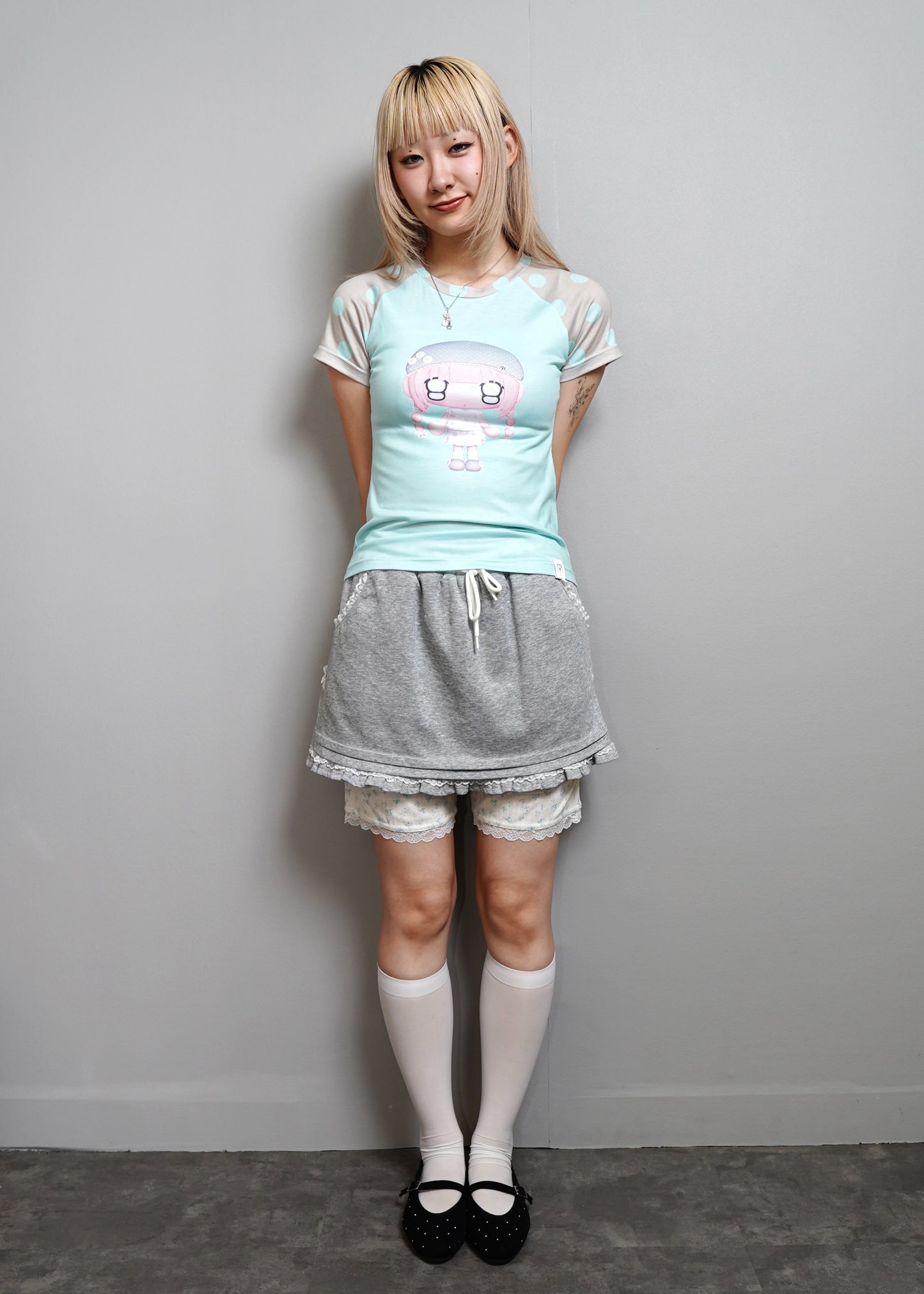 【HUHUEE】gallery girl Tee-slim