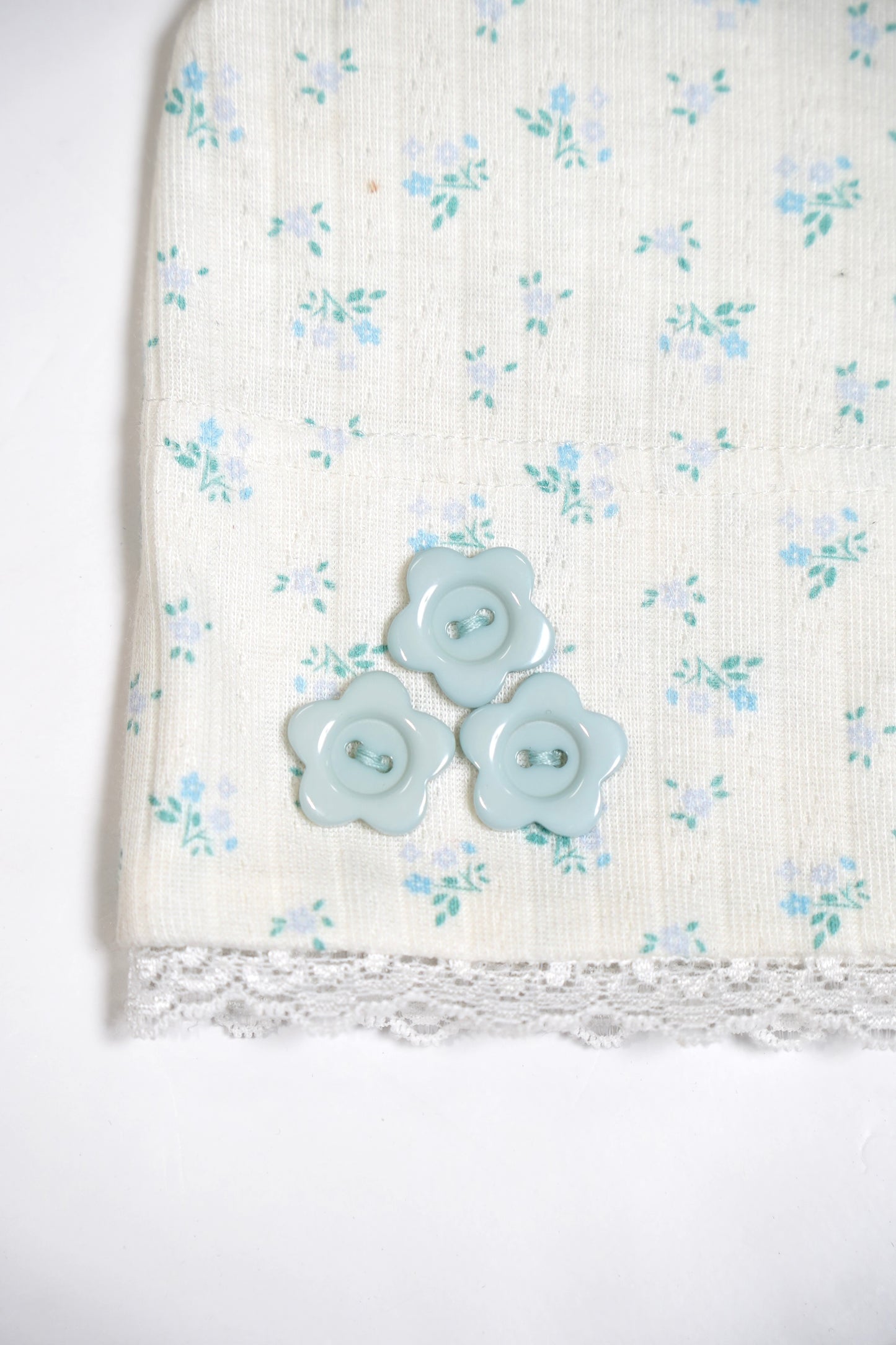 flower button lace beanie