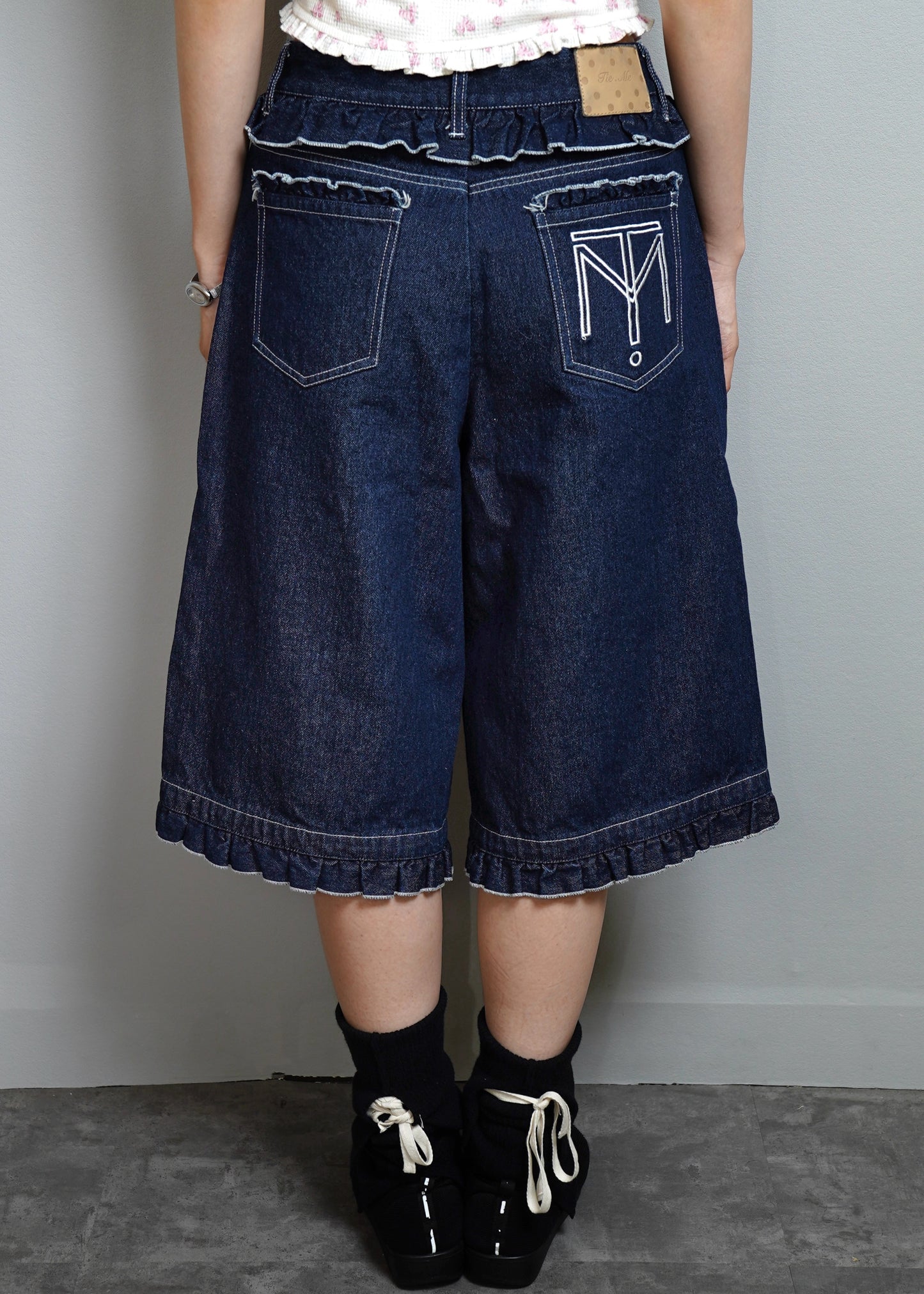 Lily’s petal denim pants