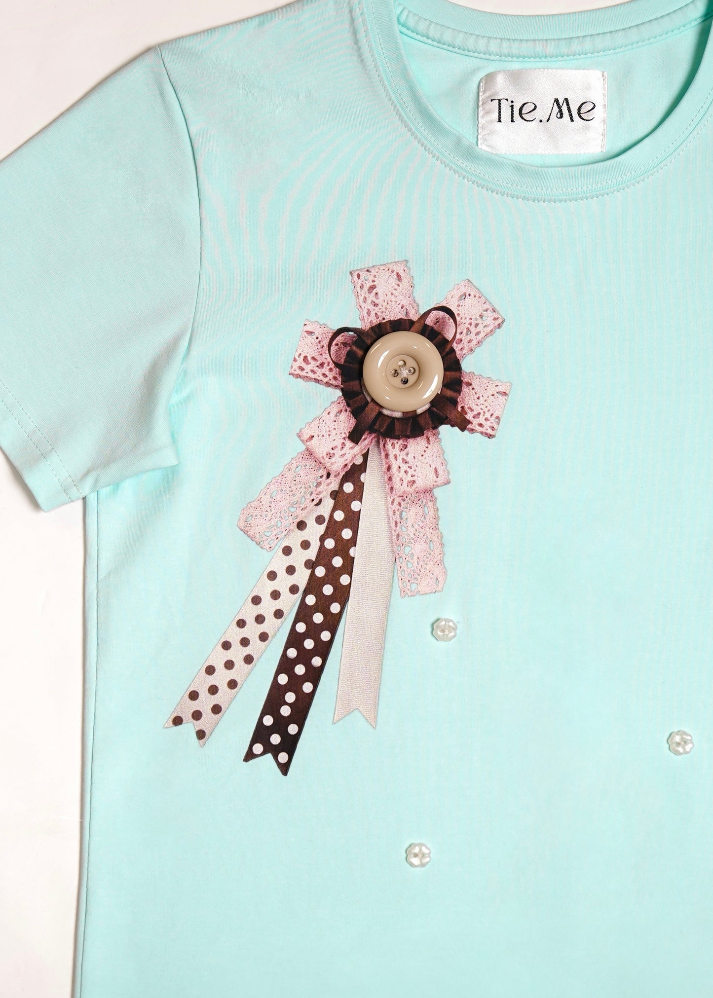 ribbon rosetta button tee