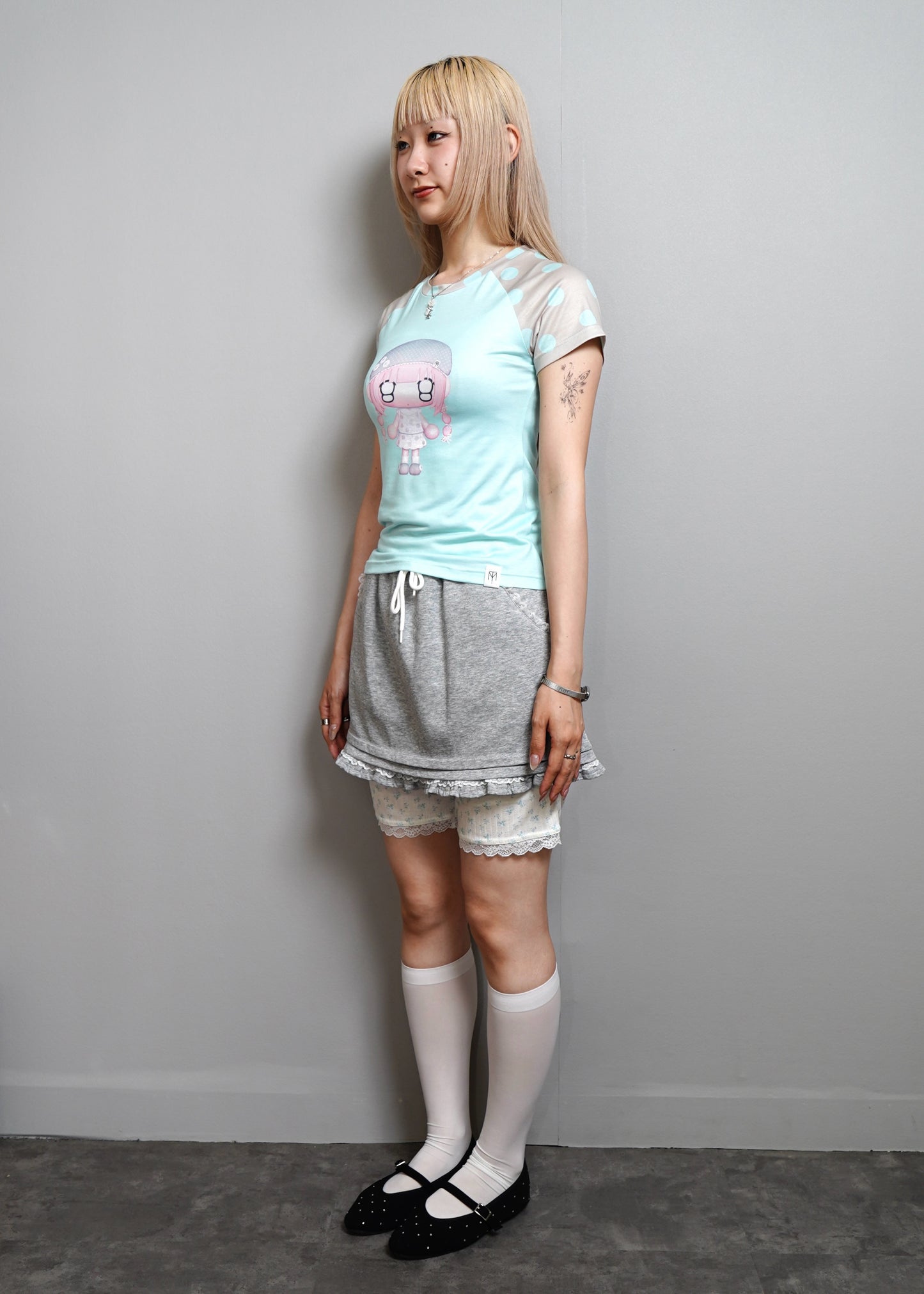 【HUHUEE】gallery girl Tee-slim
