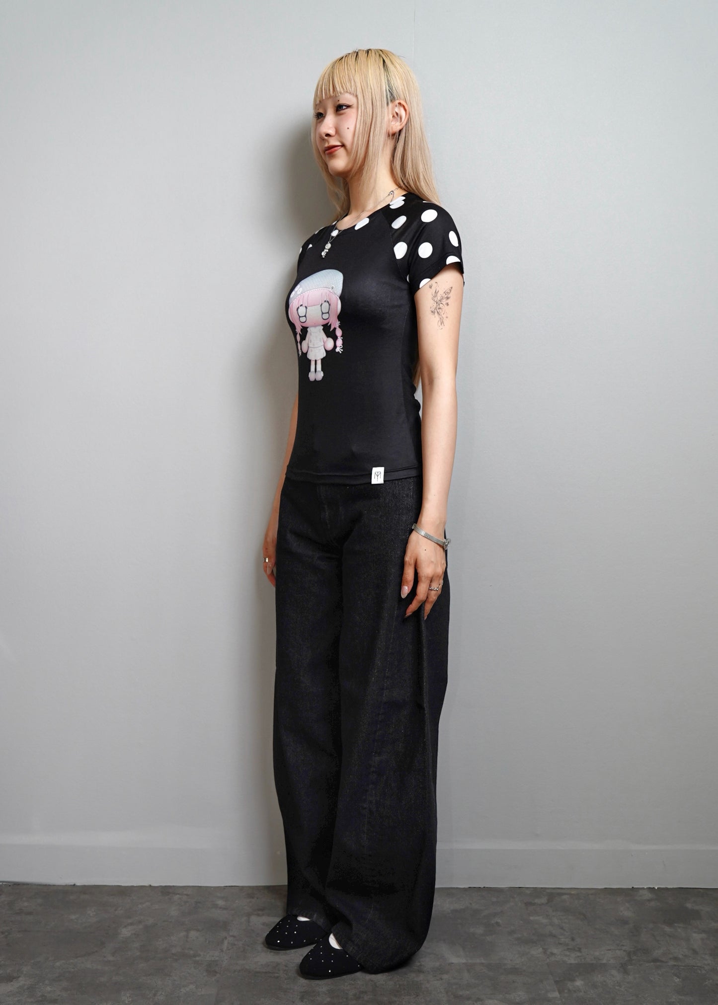 【HUHUEE】gallery girl Tee-slim