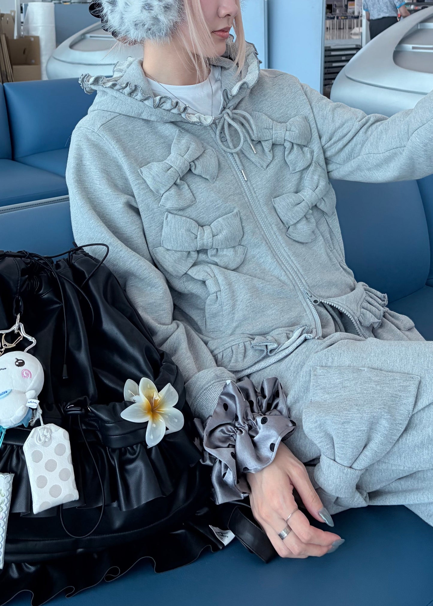 ribbonful zip hoodie