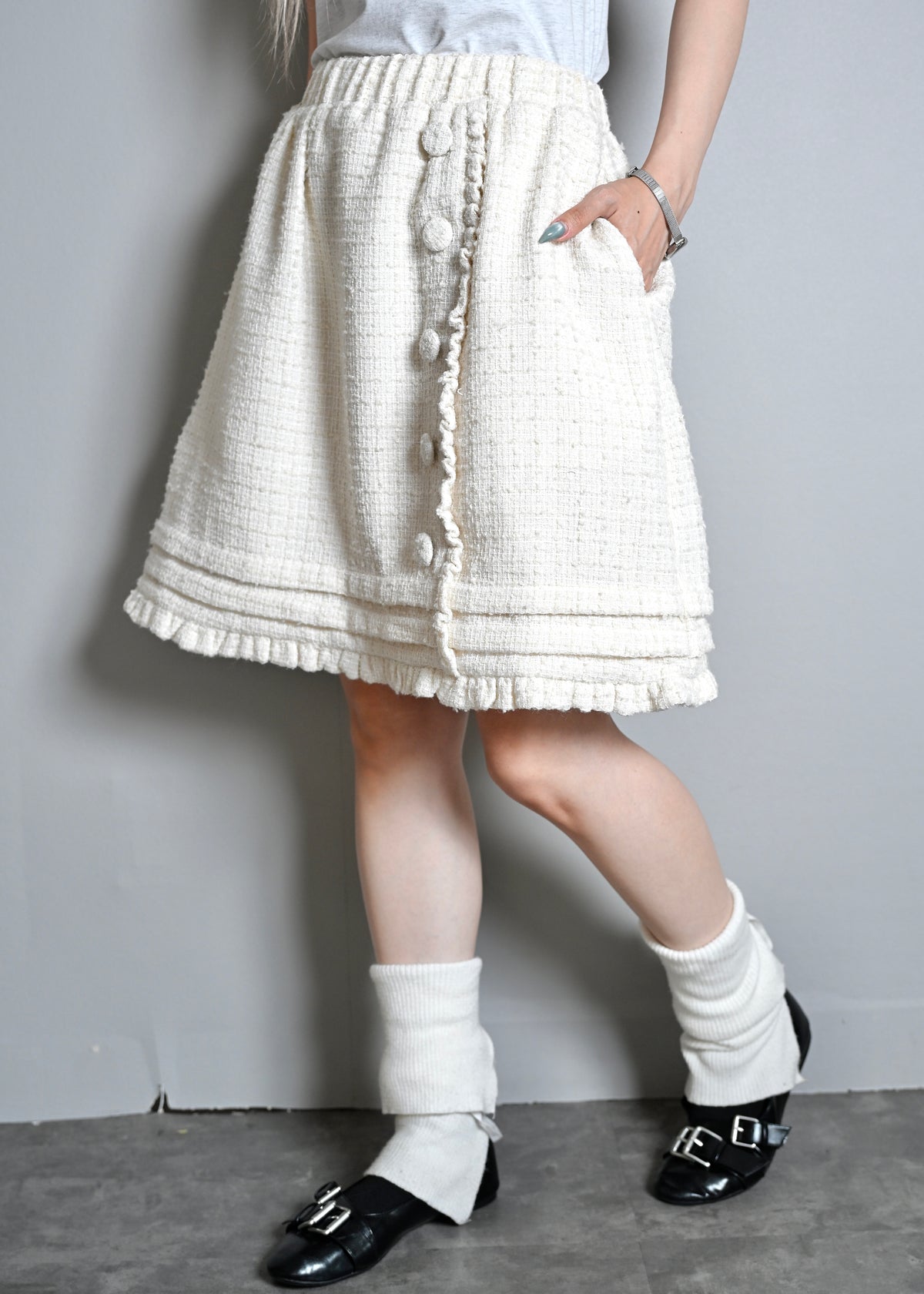 button frill tweed skirt
