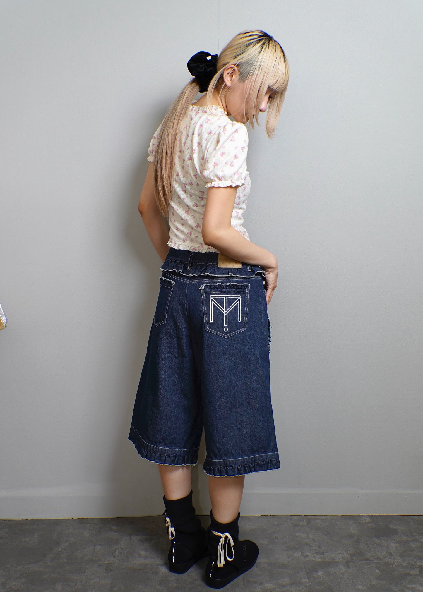 Lily’s petal denim pants