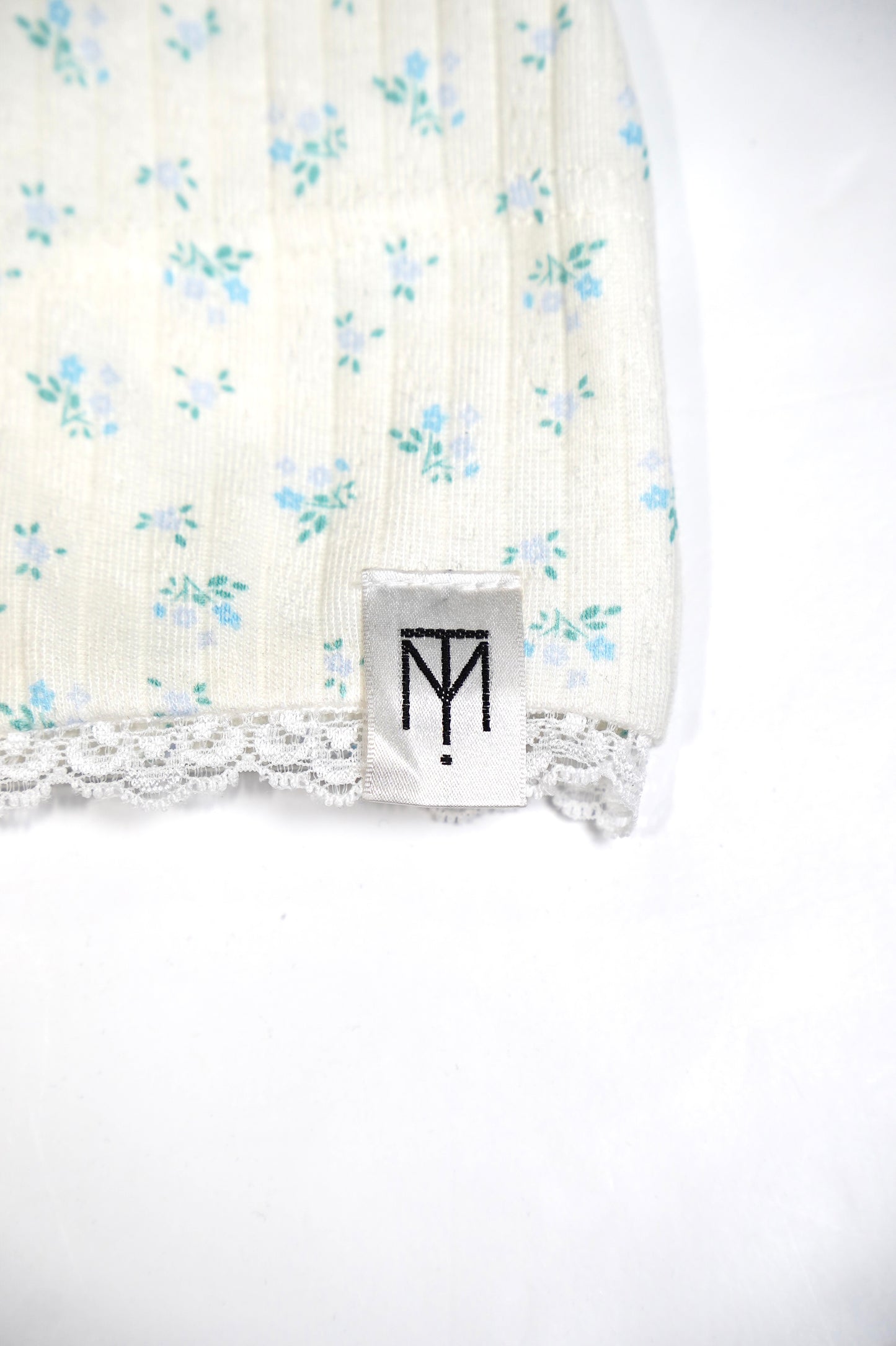 flower button lace beanie