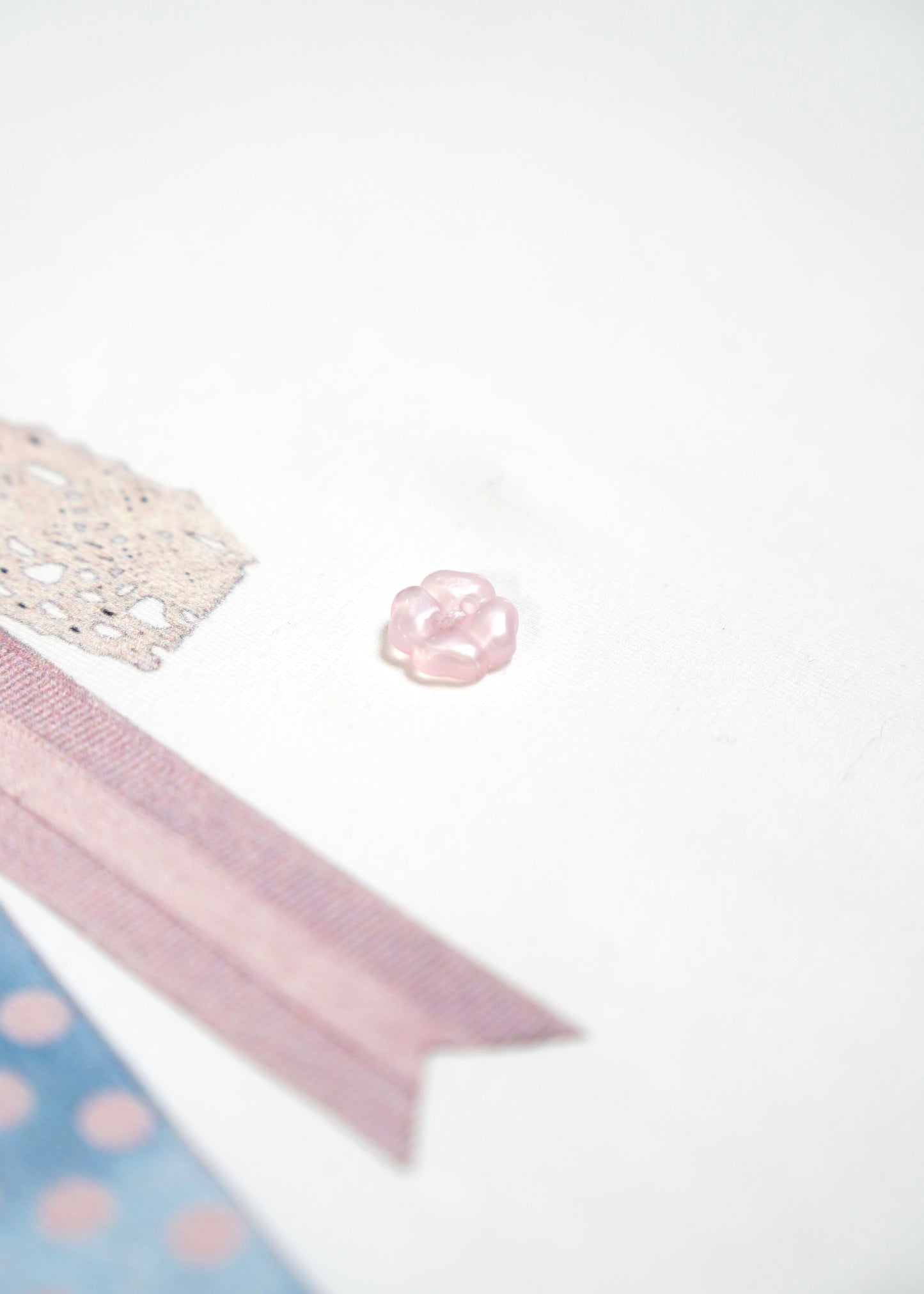ribbon rosetta button tee