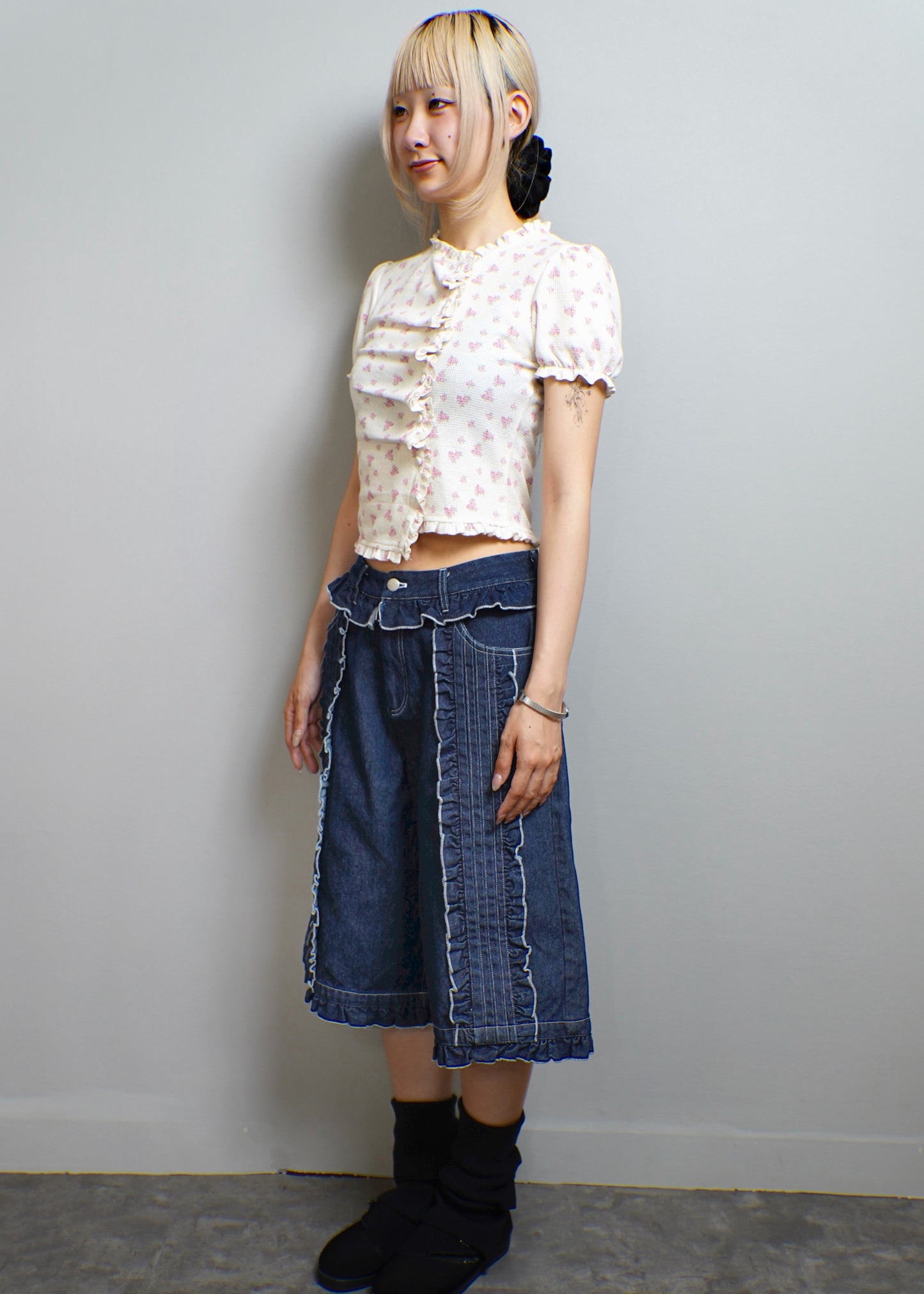 Lily’s petal denim pants