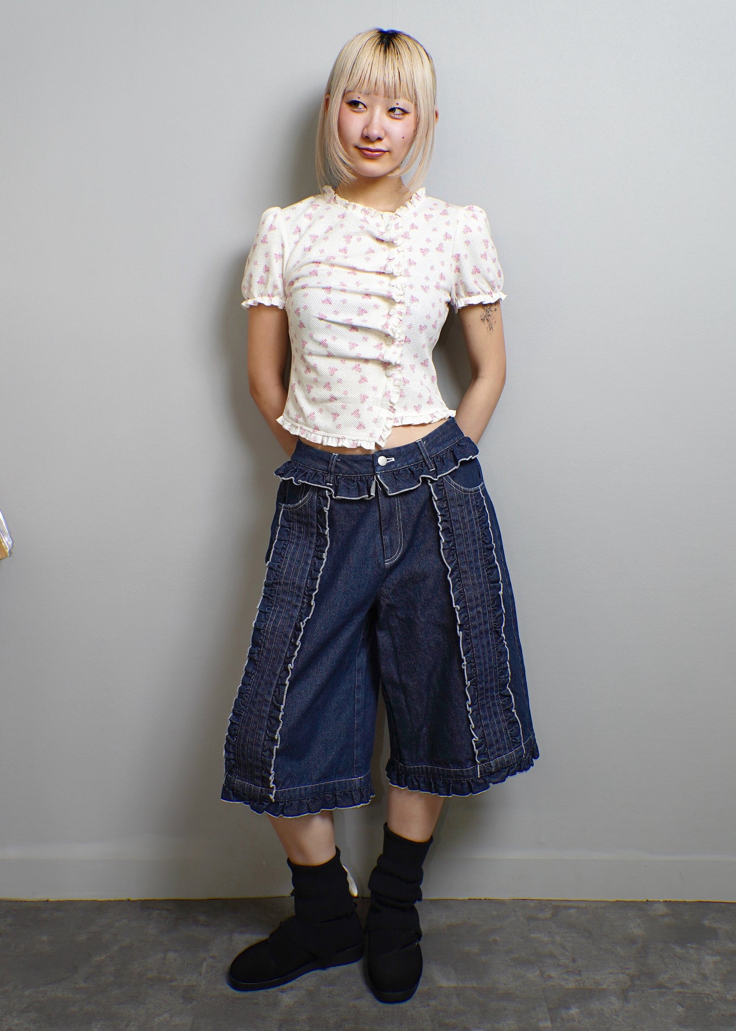 Lily’s petal denim pants