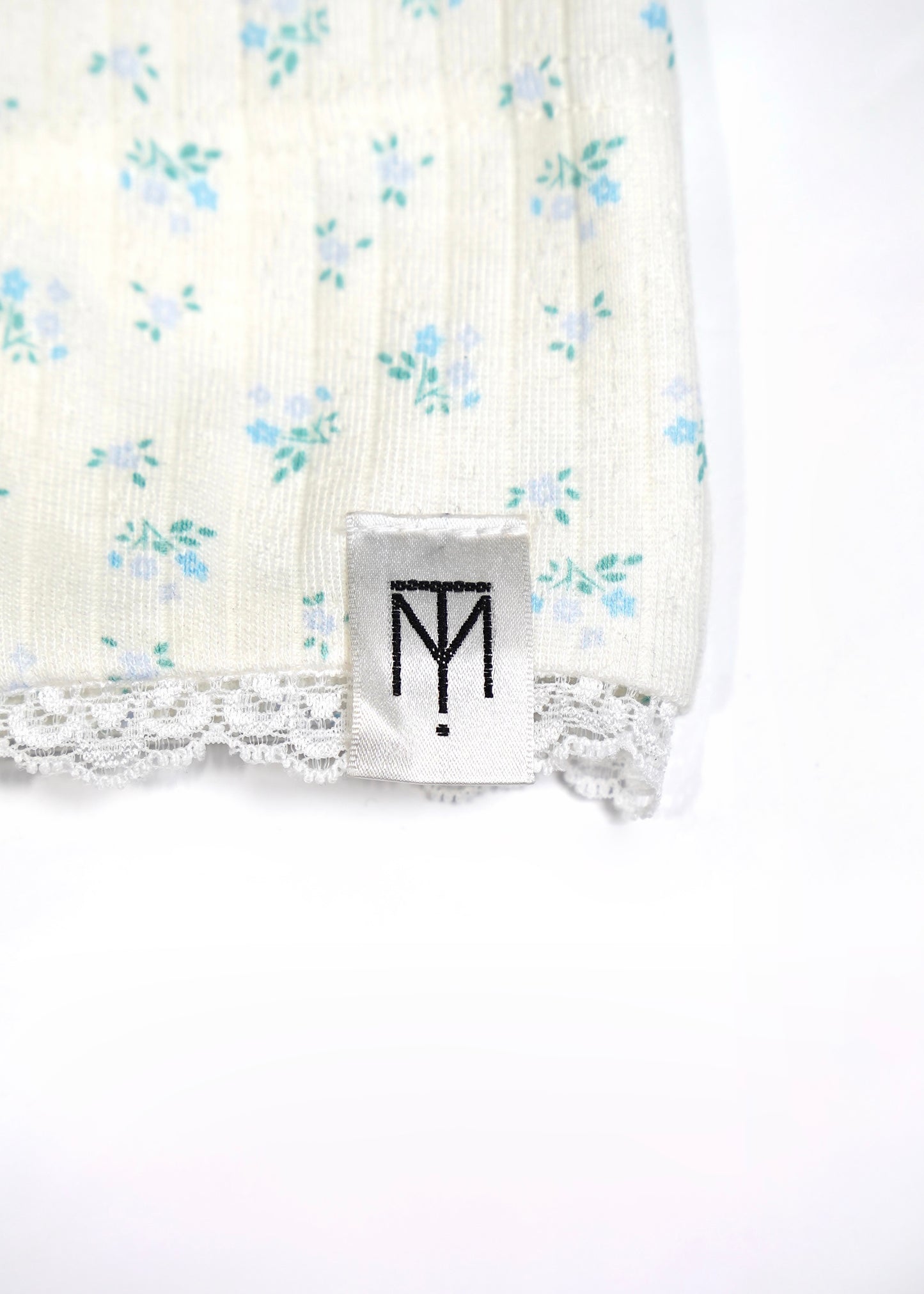 flower button lace beanie