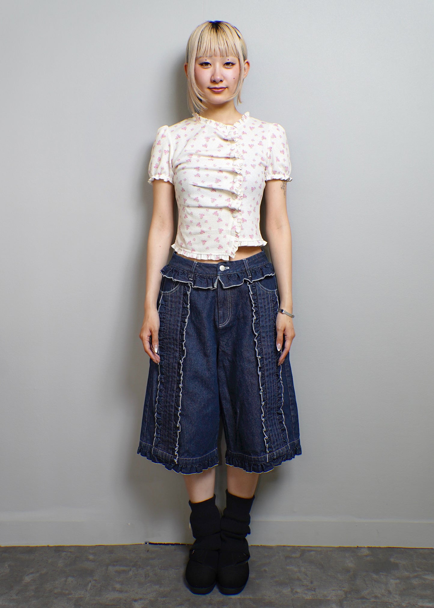Lily’s petal denim pants
