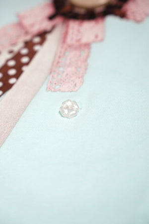 ribbon rosetta button tee