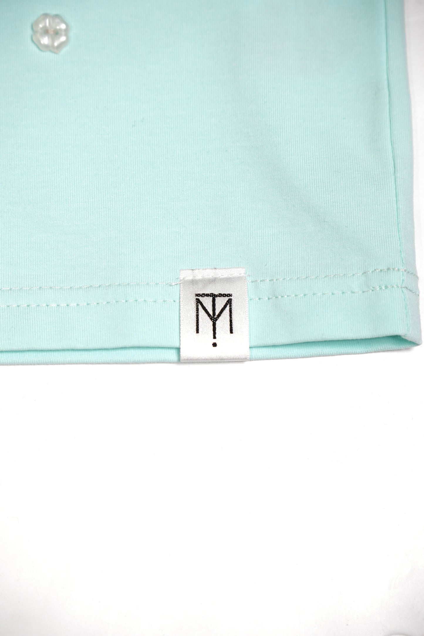 ribbon rosetta button tee