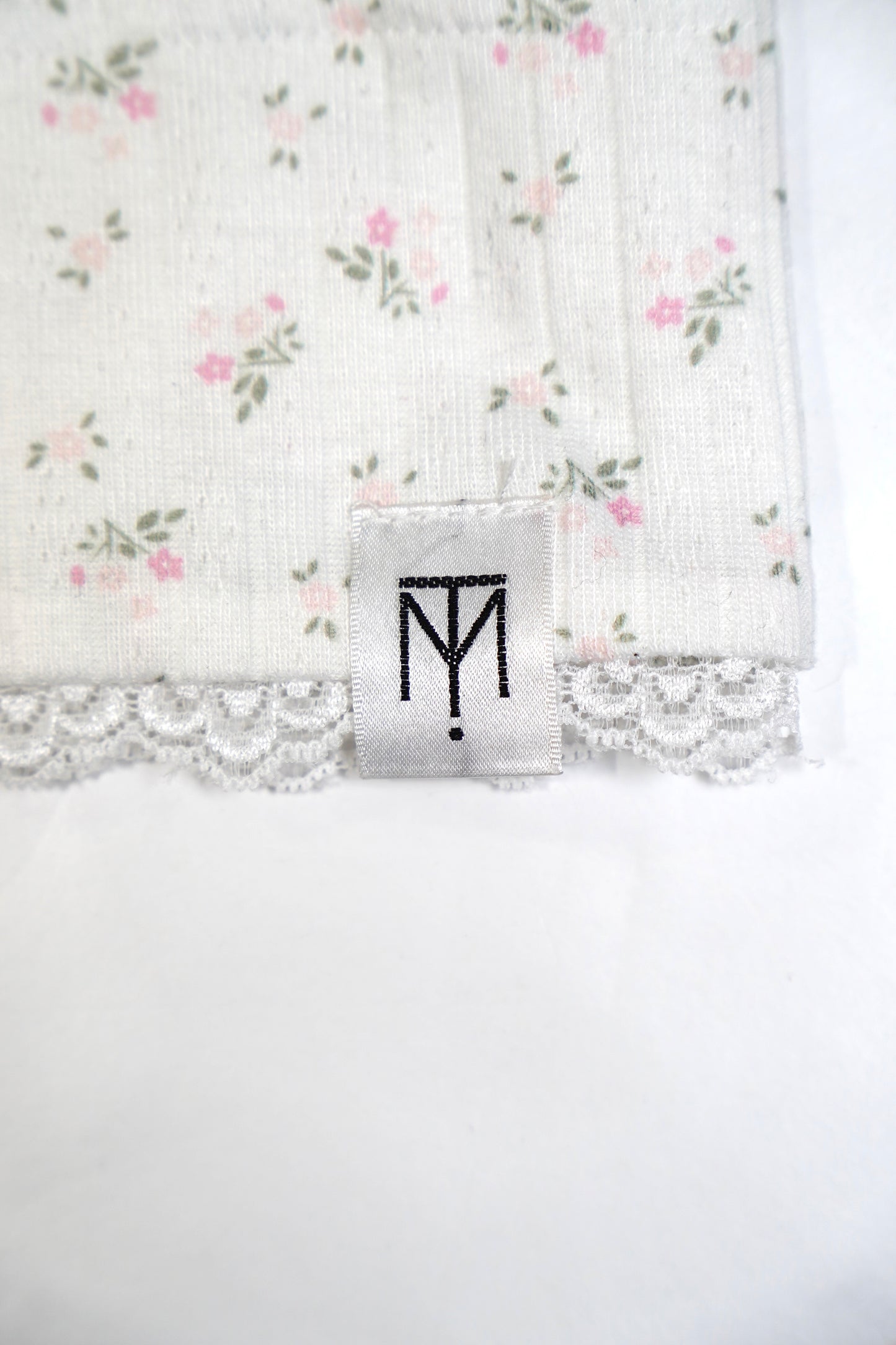 flower button lace beanie