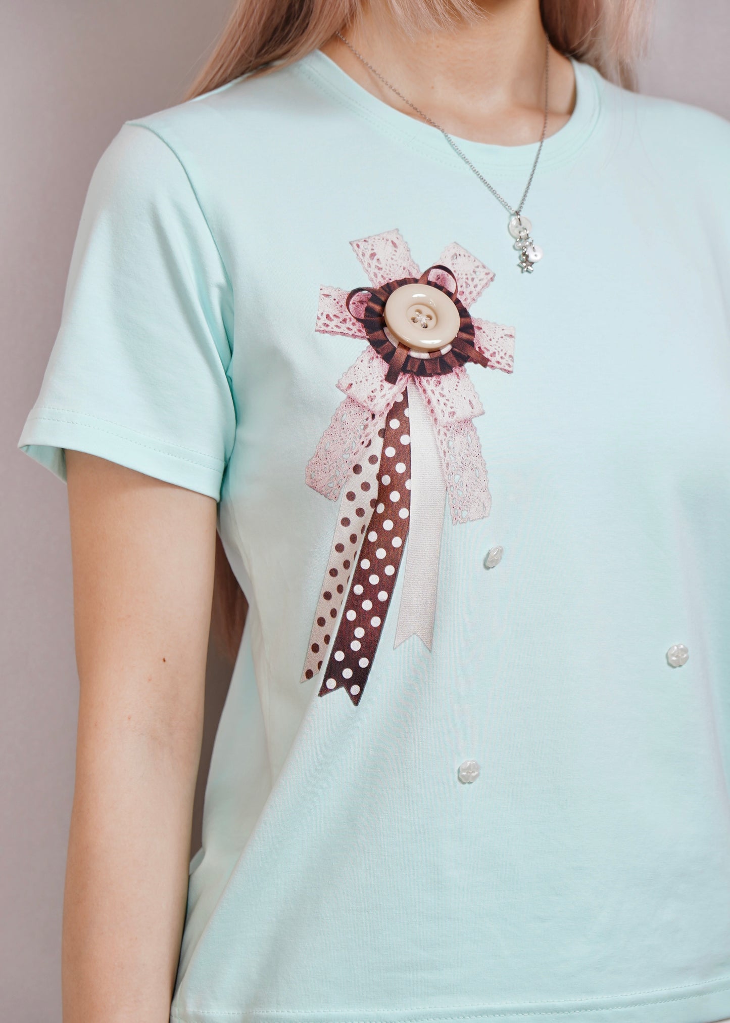 ribbon rosetta button tee