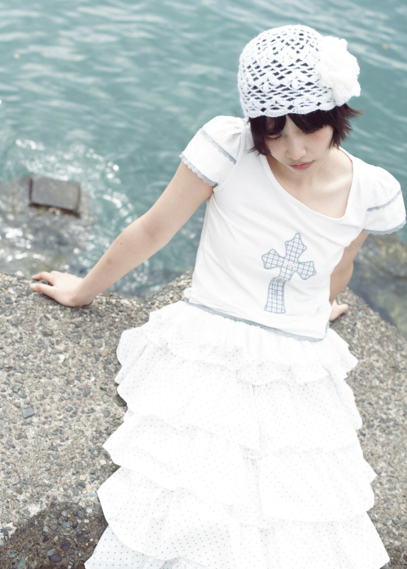 cross rose tee