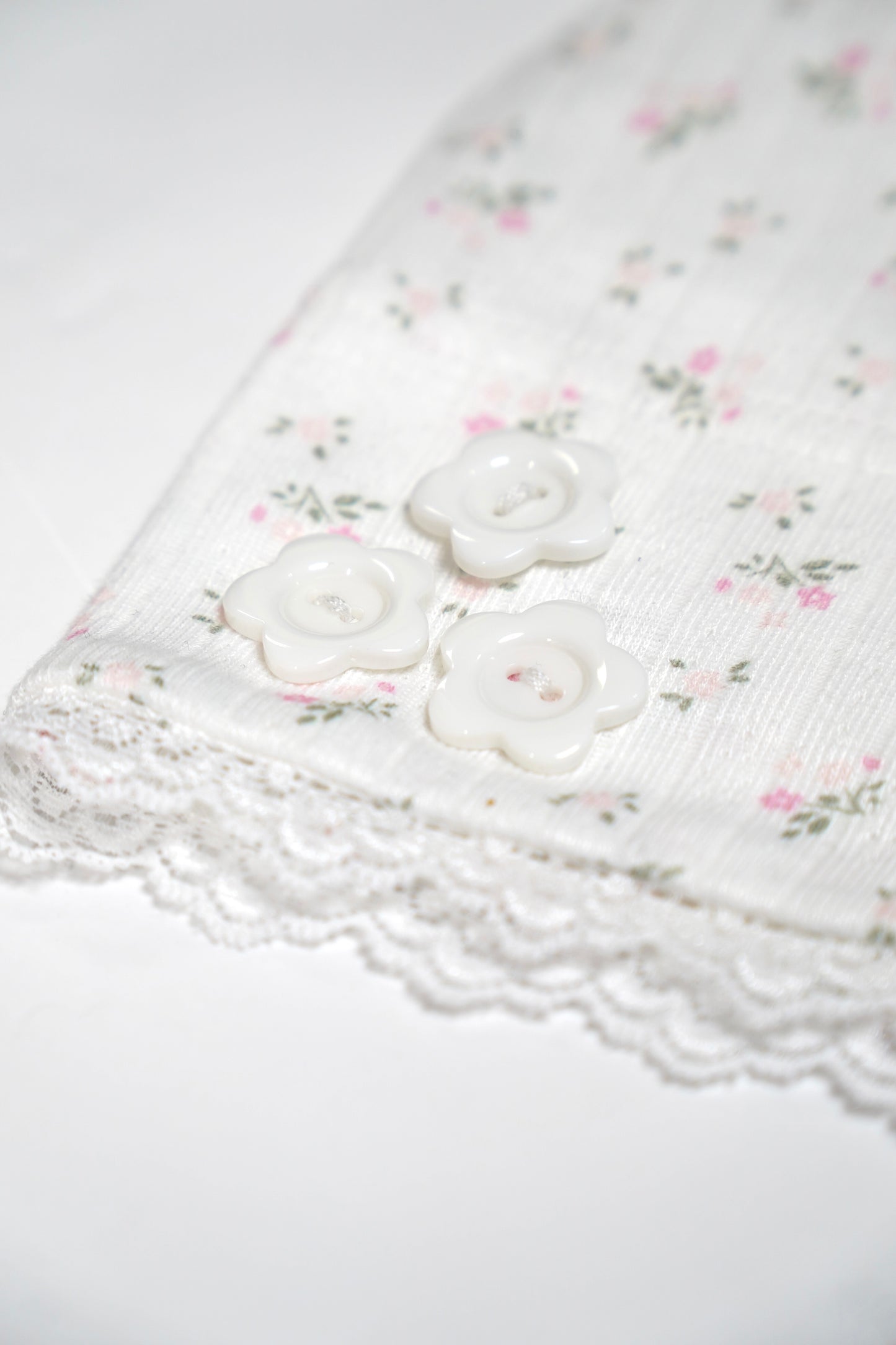 flower button lace beanie