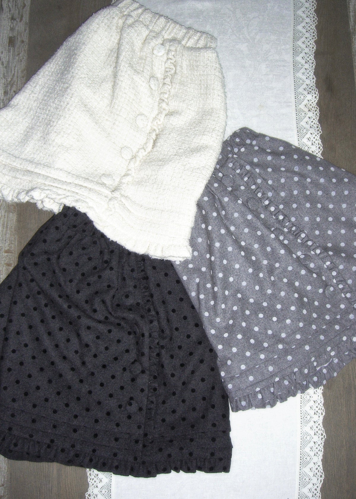 button frill tweed skirt