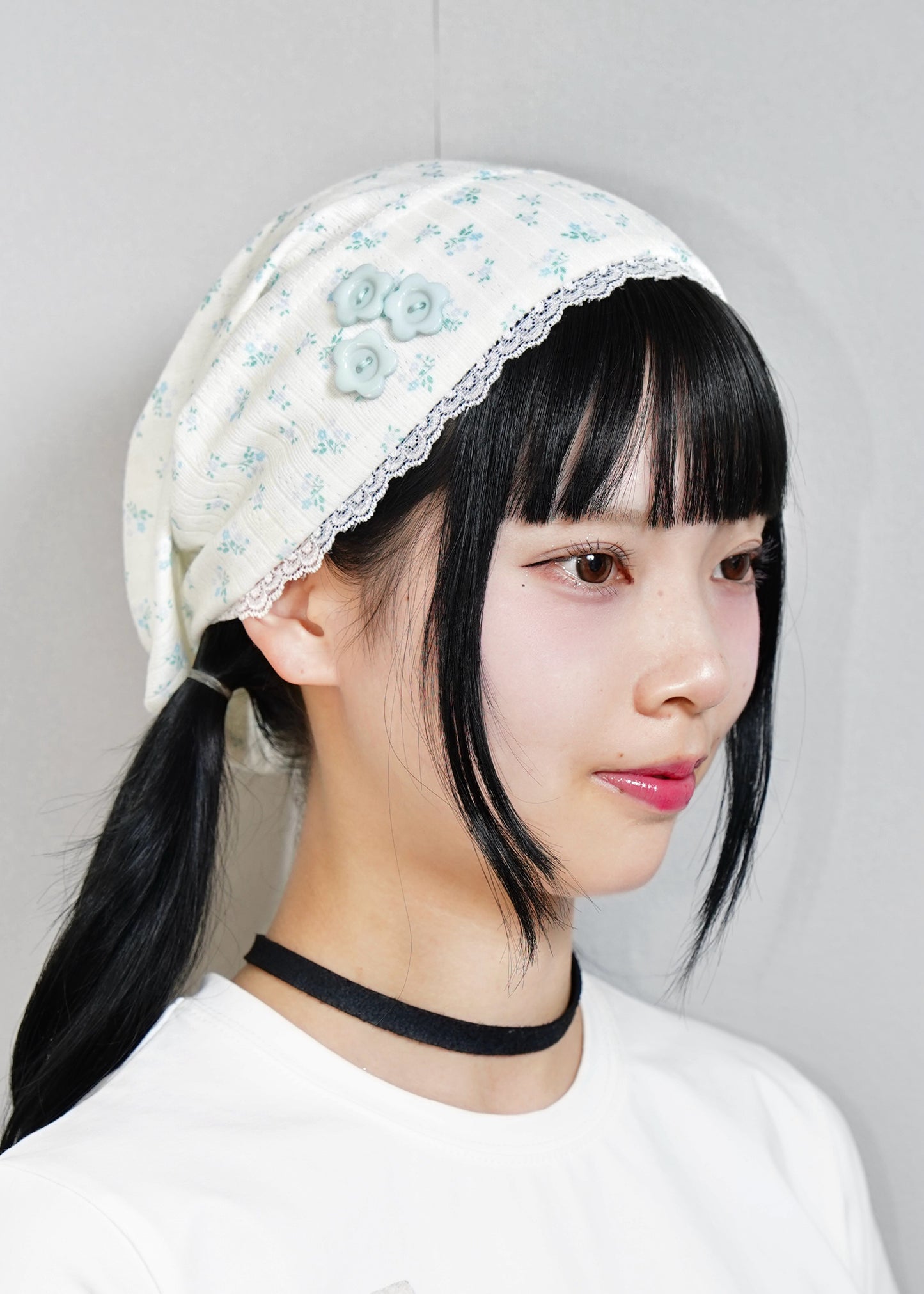 flower button lace beanie