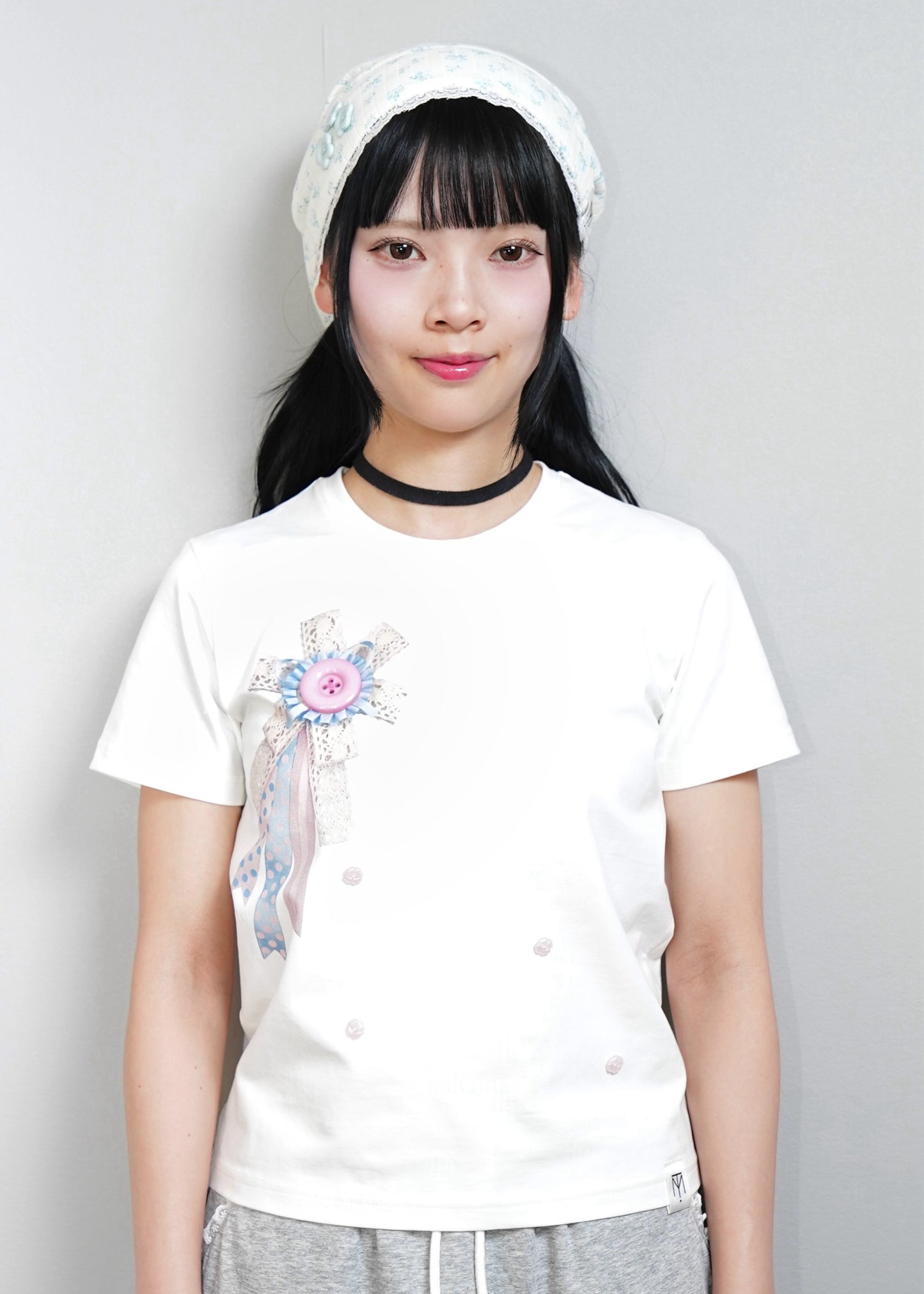 ribbon rosetta button tee