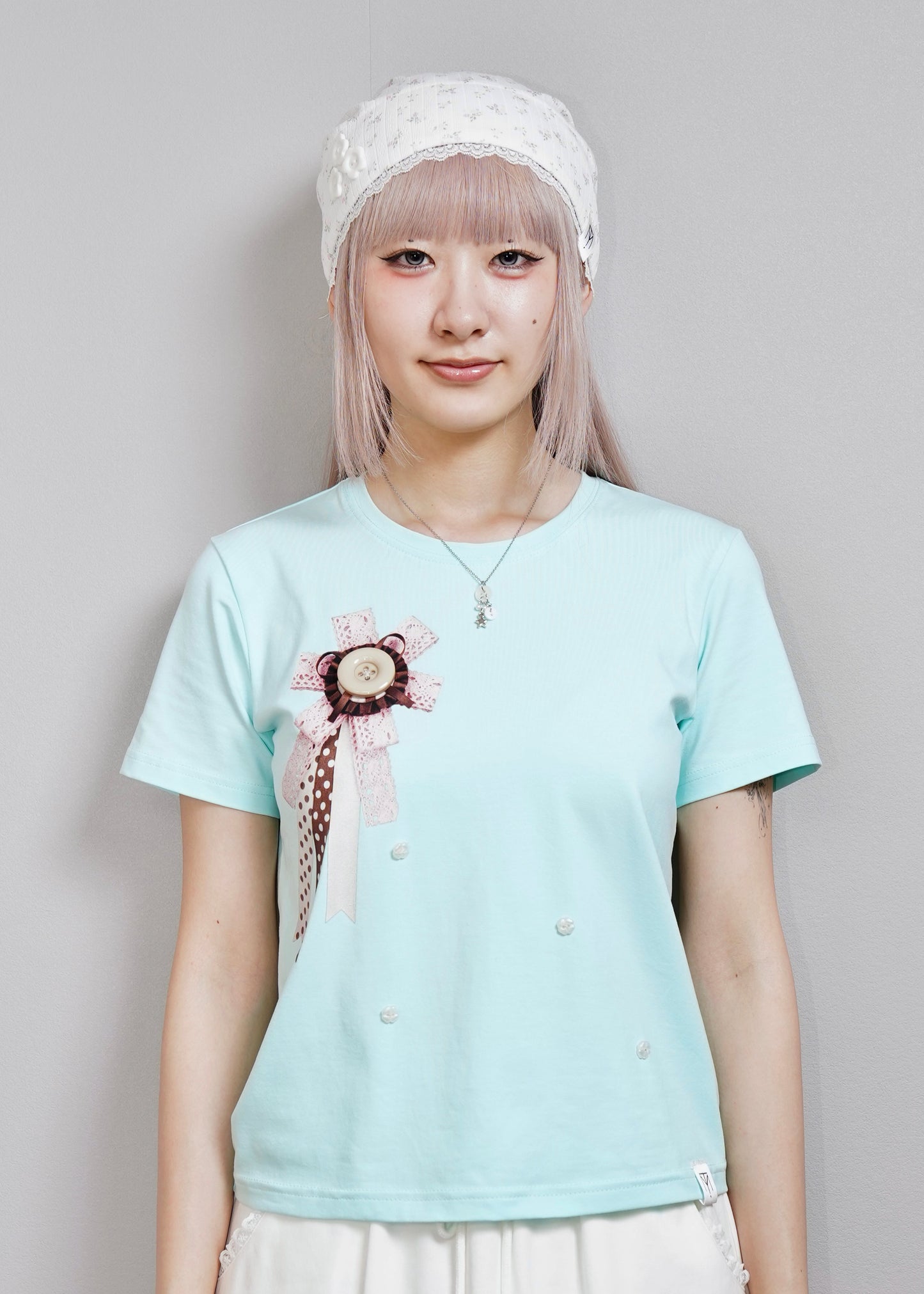ribbon rosetta button tee