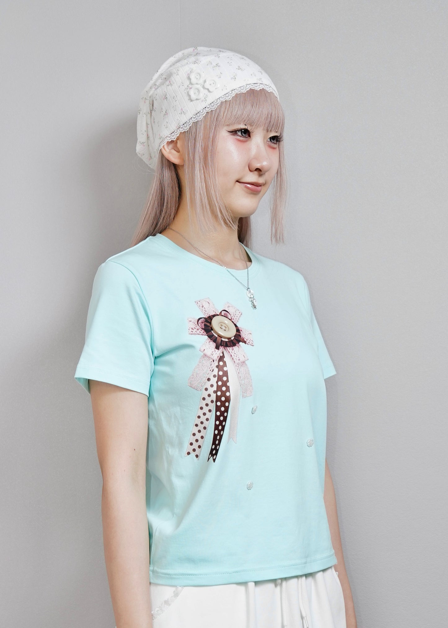 ribbon rosetta button tee