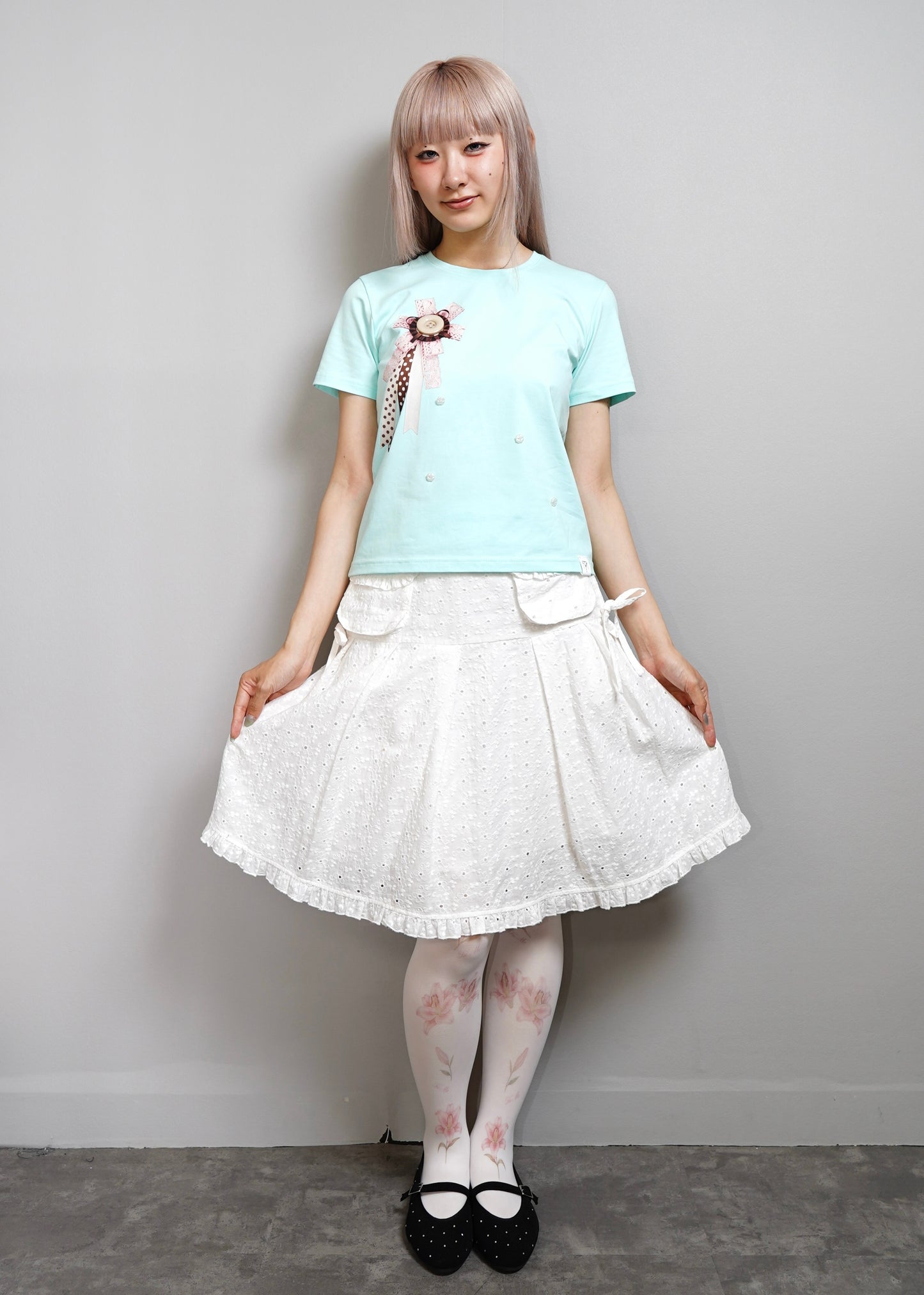 ribbon rosetta button tee