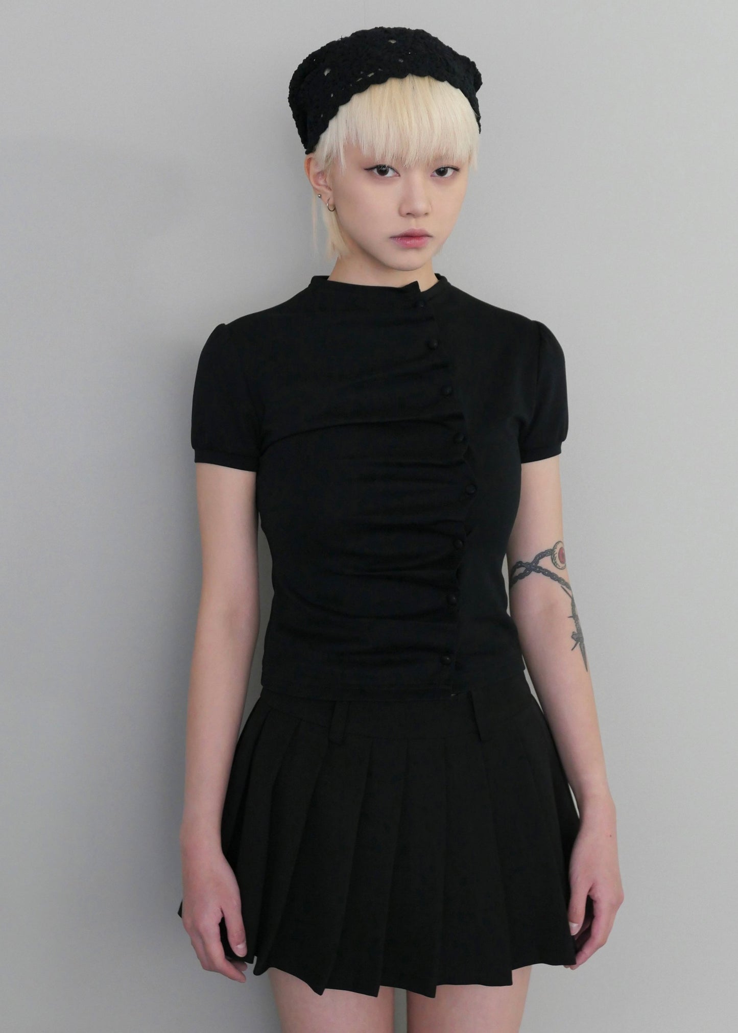 「Tie.Me SELECTIONS」mini pleats skirt BLACK